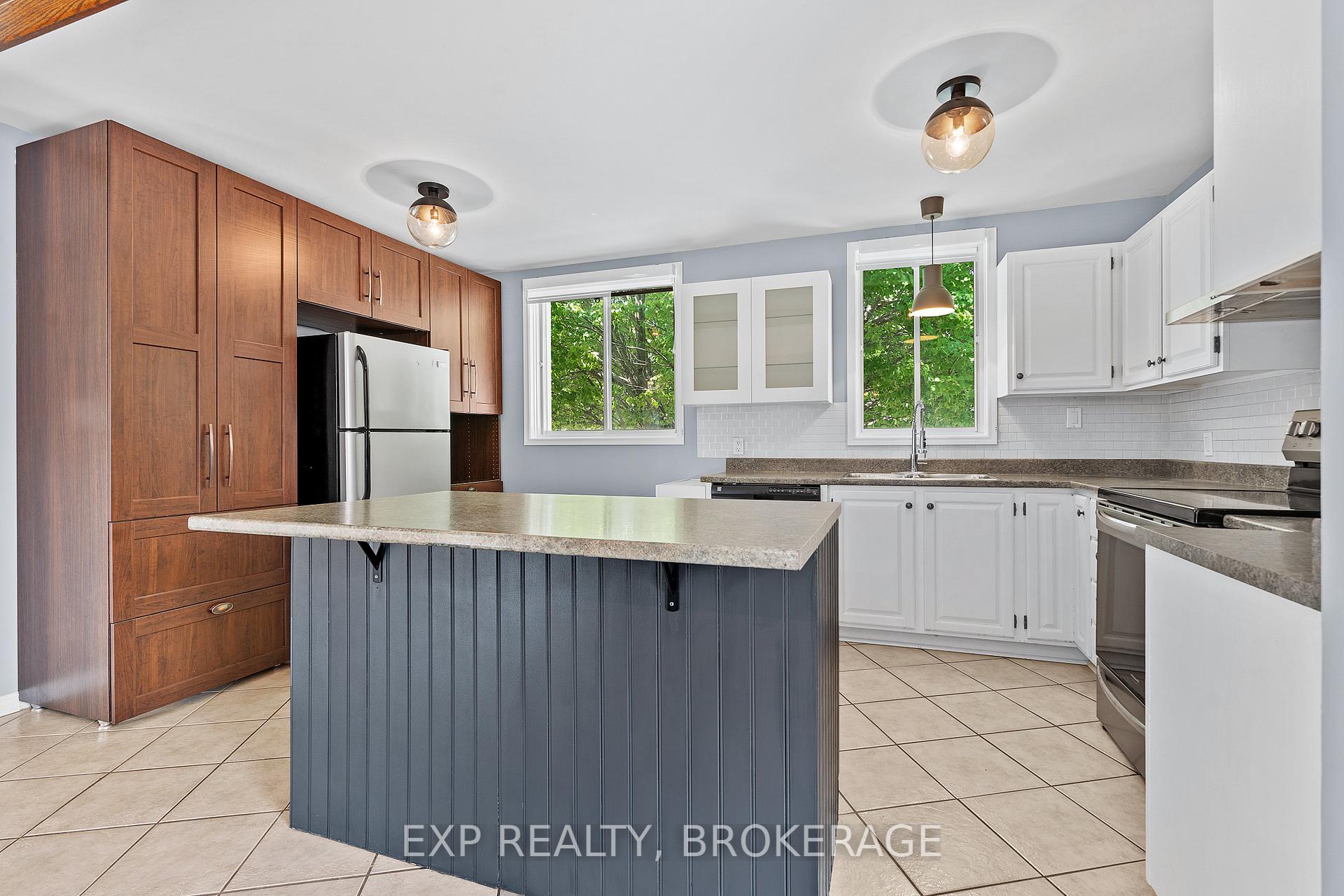 Photo 16 of 926 Cresthill Street, Kingston, North of Taylor-Kidd Blvd — HOMEH