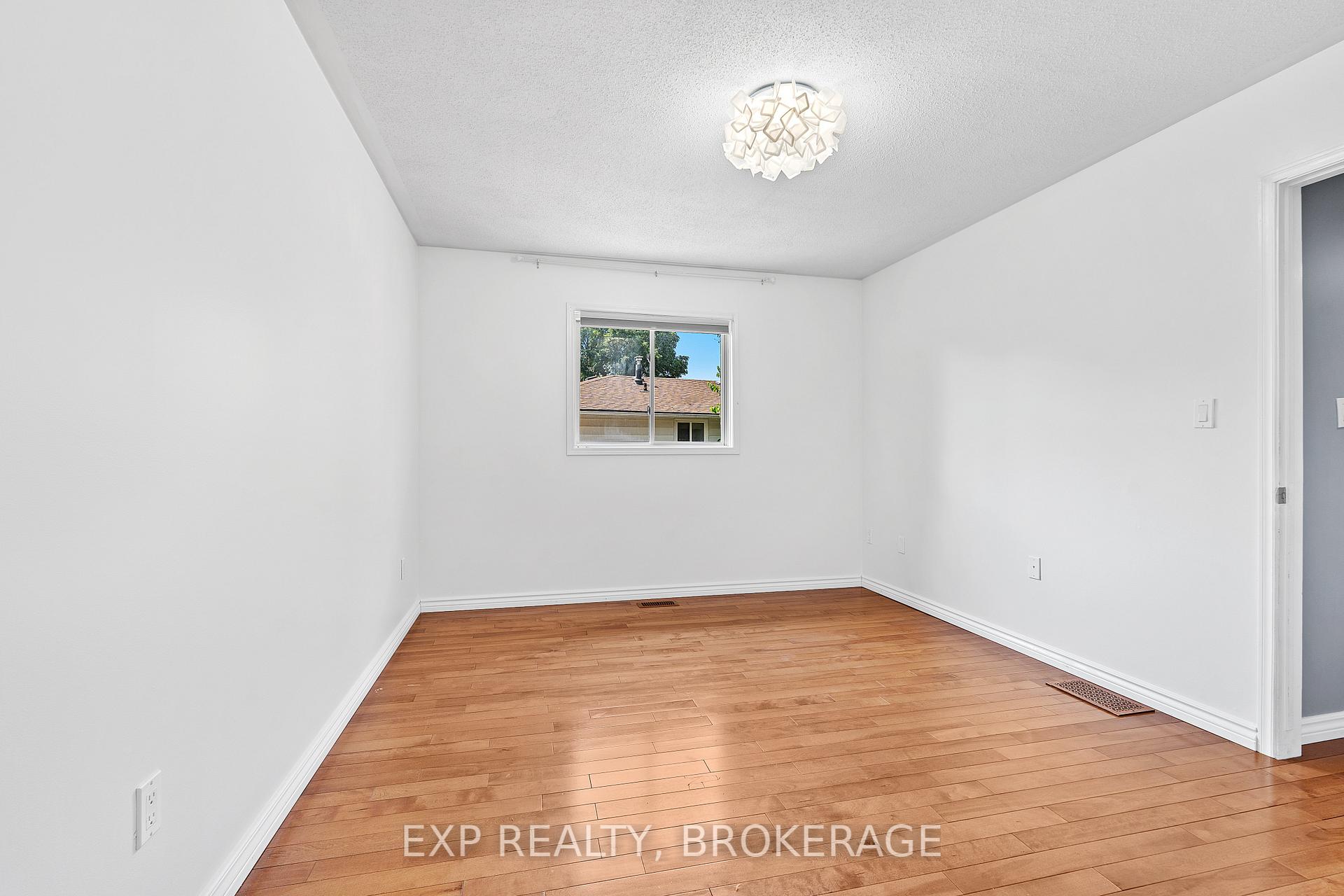 Photo 18 of 926 Cresthill Street, Kingston, North of Taylor-Kidd Blvd — HOMEH