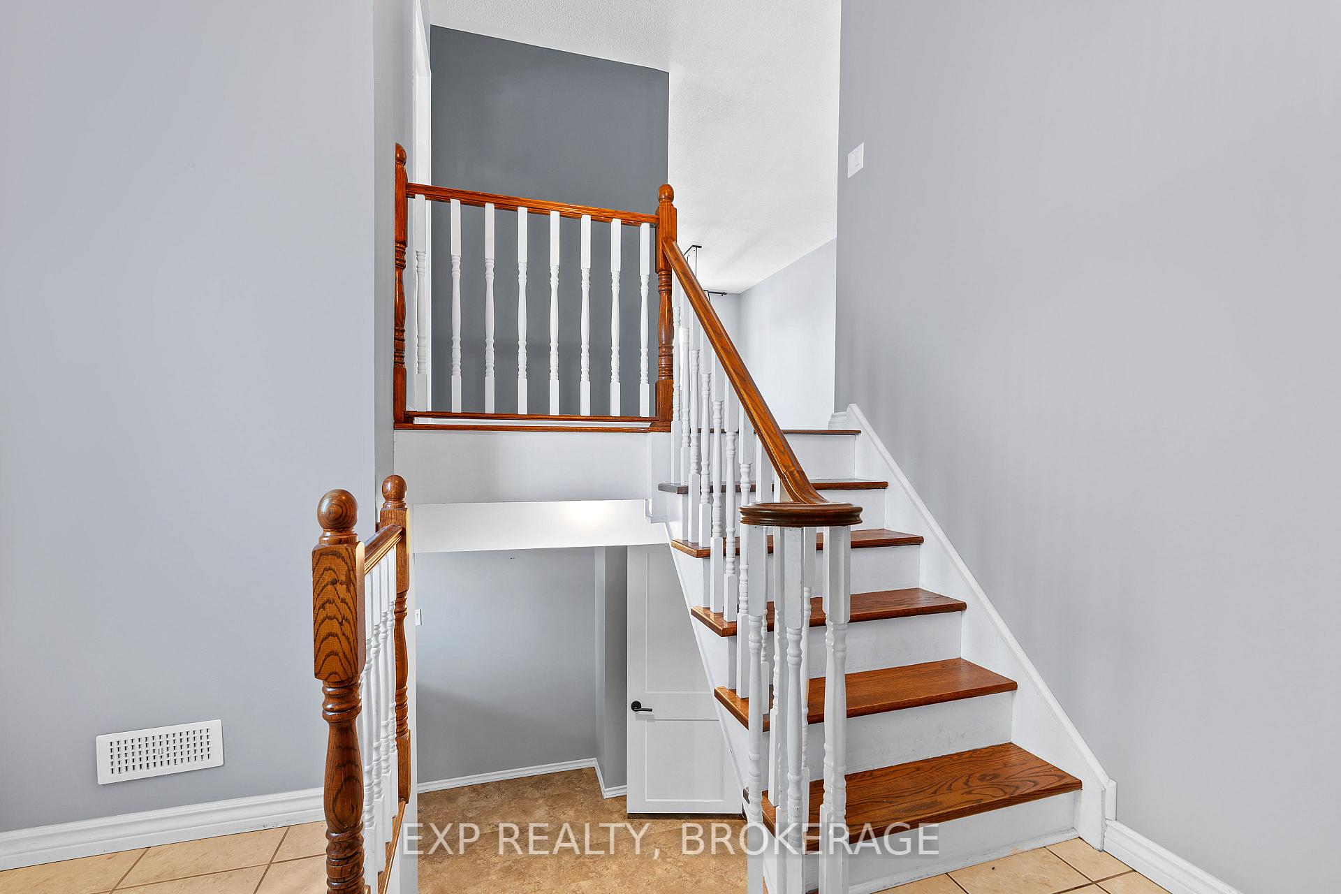 Photo 29 of 926 Cresthill Street, Kingston, North of Taylor-Kidd Blvd — HOMEH