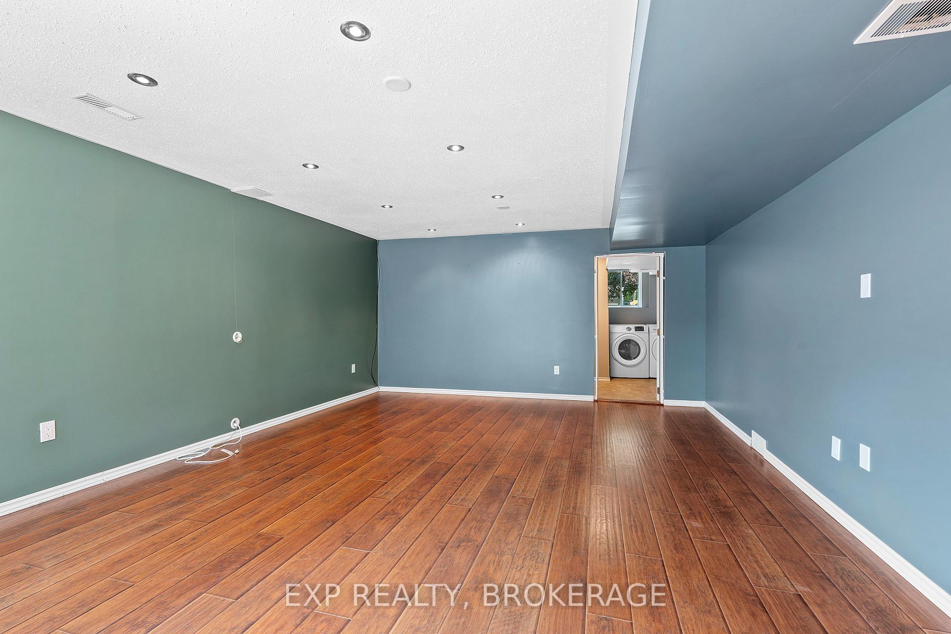 Photo 33 of 926 Cresthill Street, Kingston, North of Taylor-Kidd Blvd — HOMEH