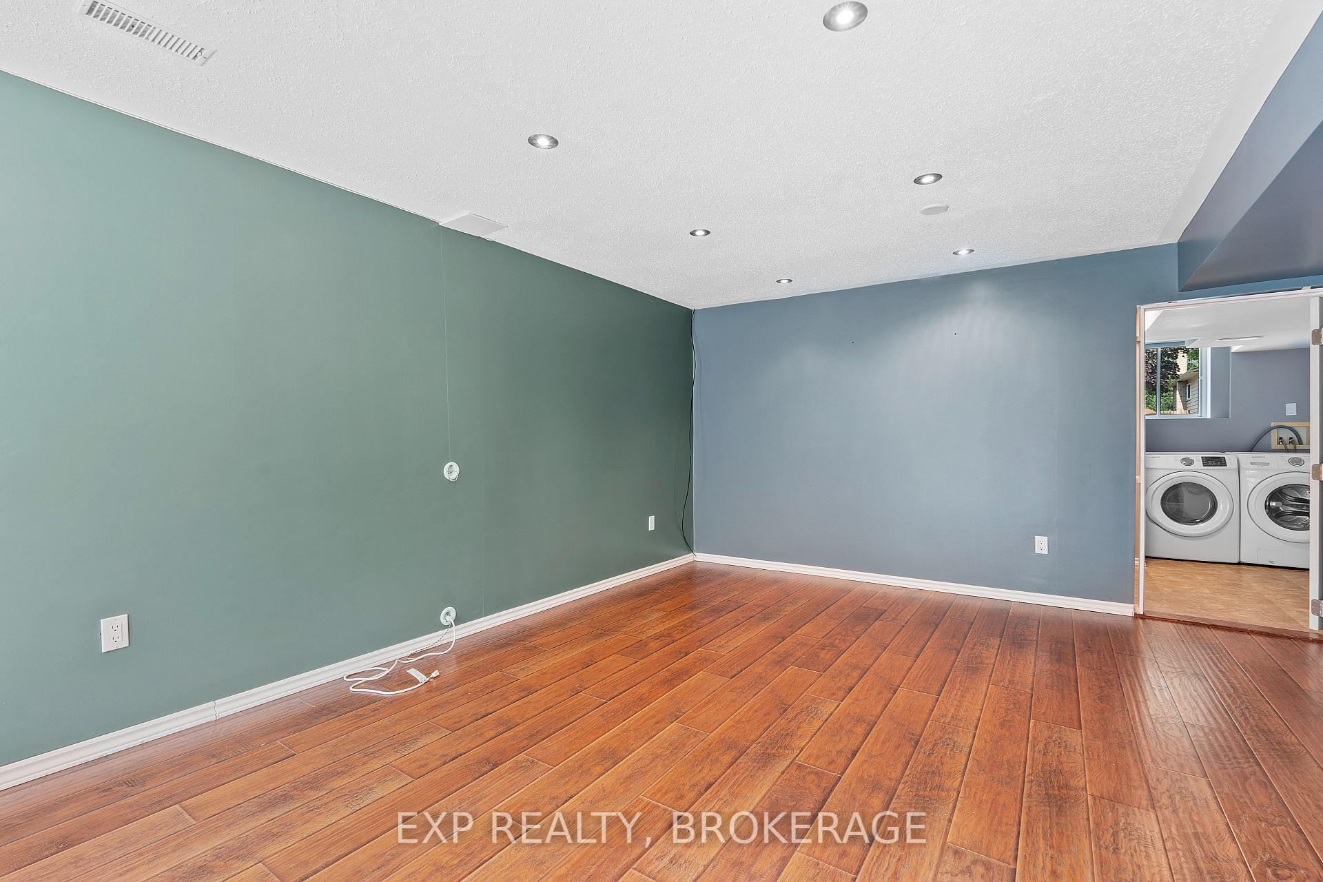 Photo 34 of 926 Cresthill Street, Kingston, North of Taylor-Kidd Blvd — HOMEH