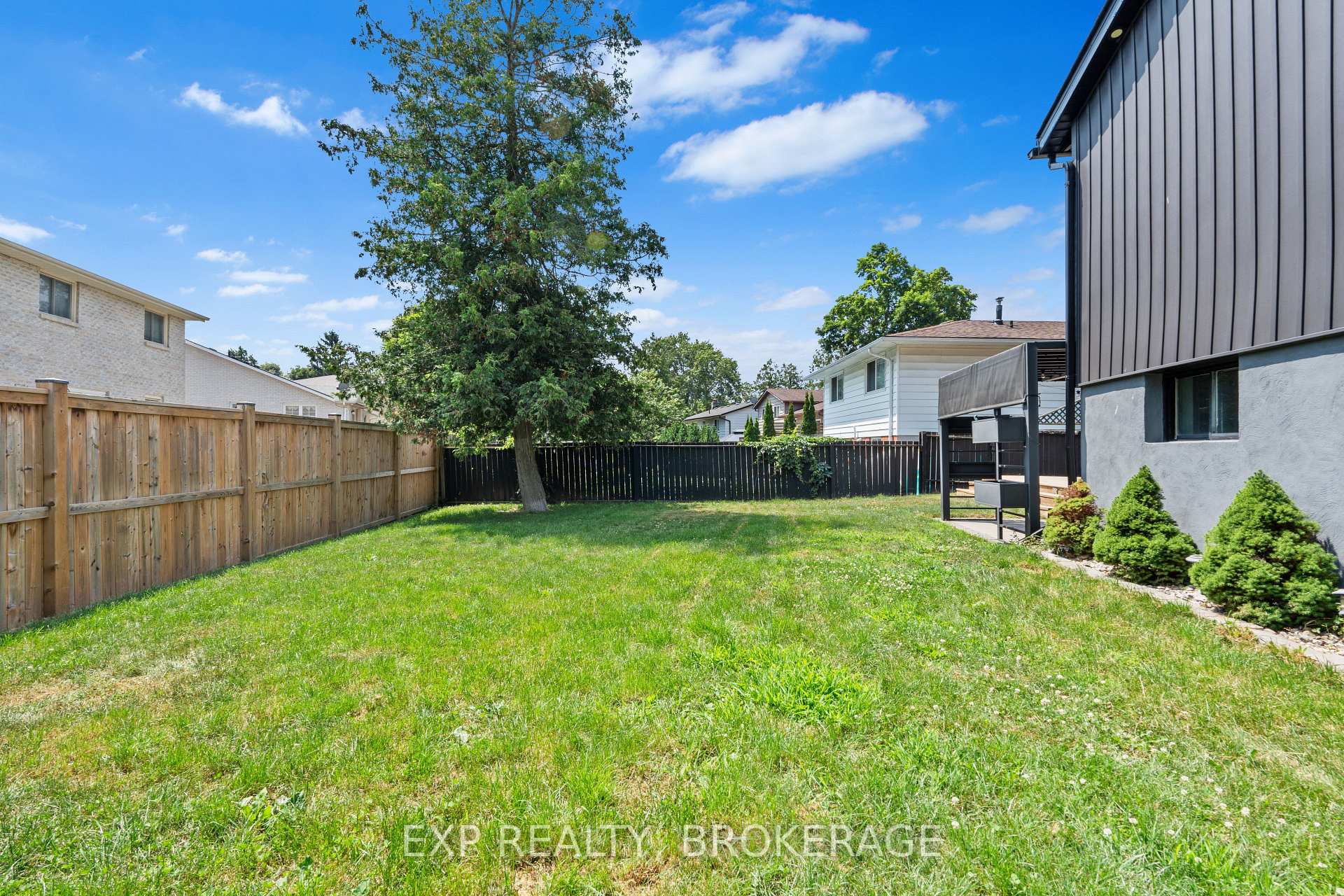 Photo 50 of 926 Cresthill Street, Kingston, North of Taylor-Kidd Blvd — HOMEH
