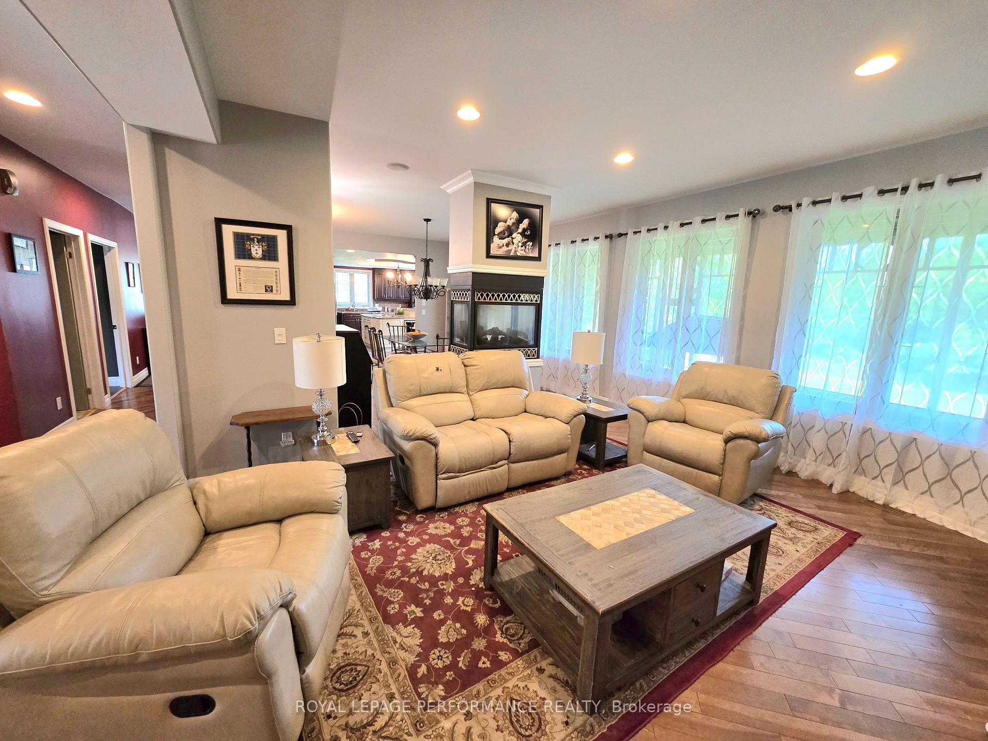 Photo 10 of 78 Eileen Street, Laurentian Valley — HOMEH