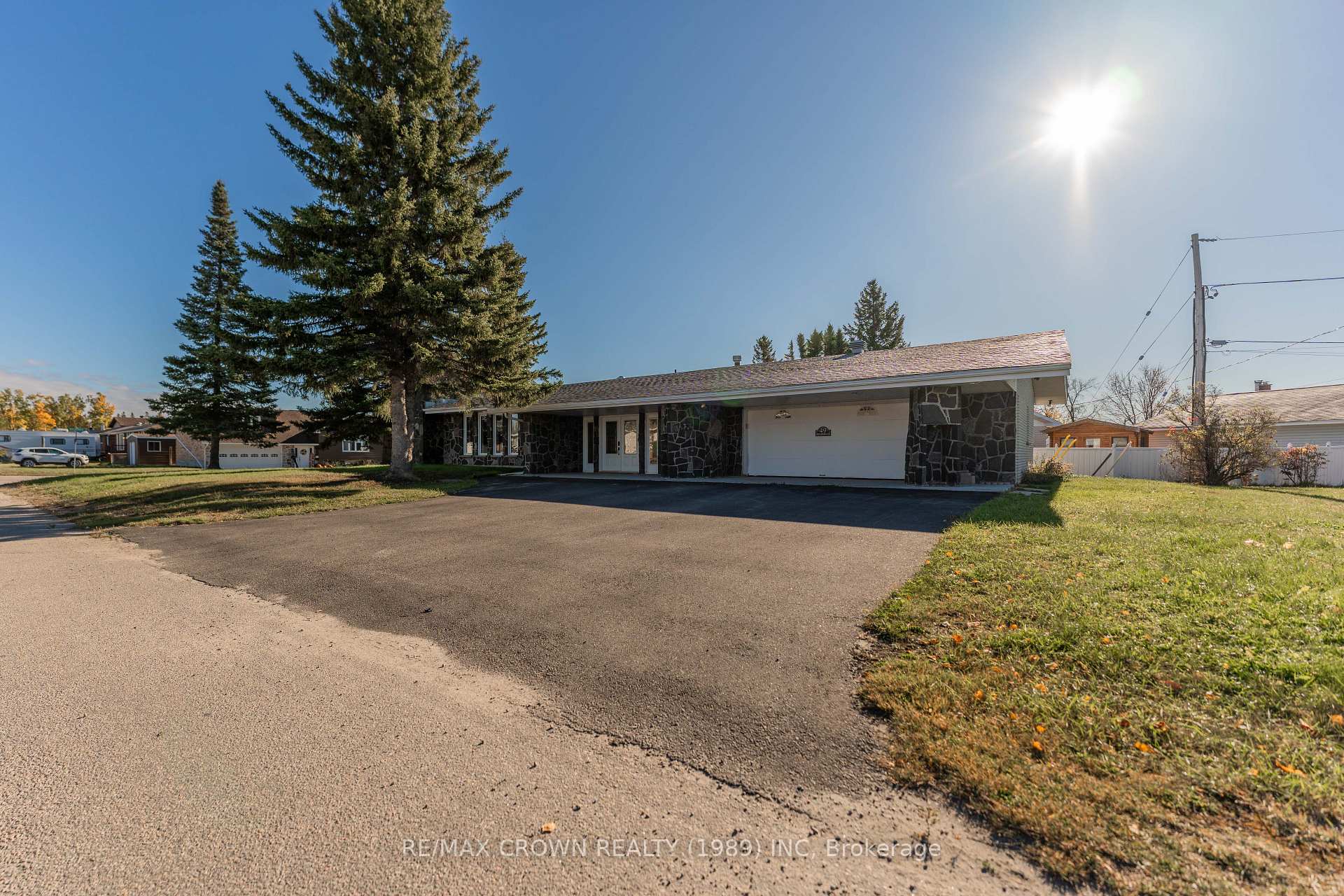 Photo 2 of 49 Hazel Street, Kapuskasing — HOMEH
