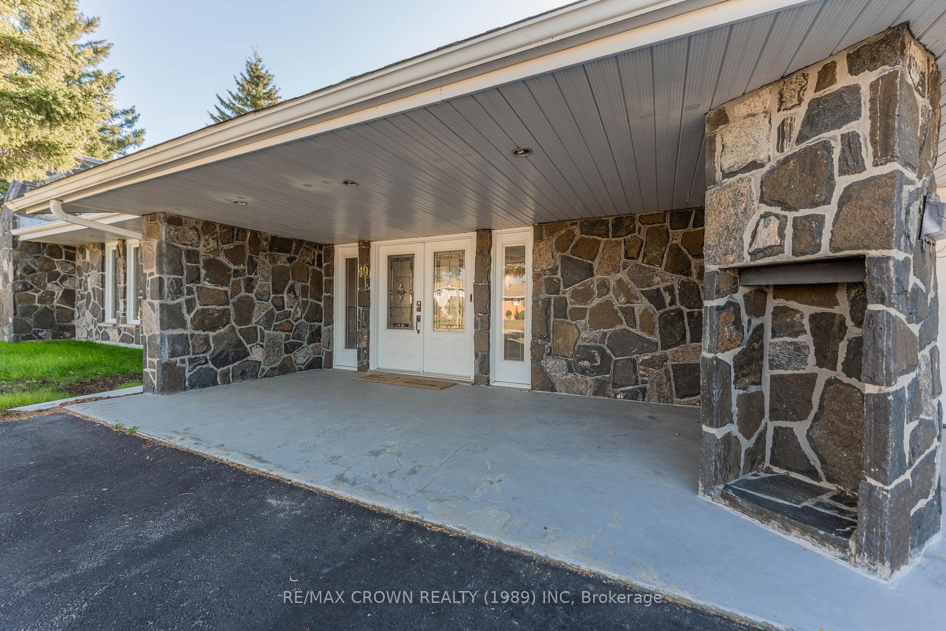 Photo 5 of 49 Hazel Street, Kapuskasing — HOMEH