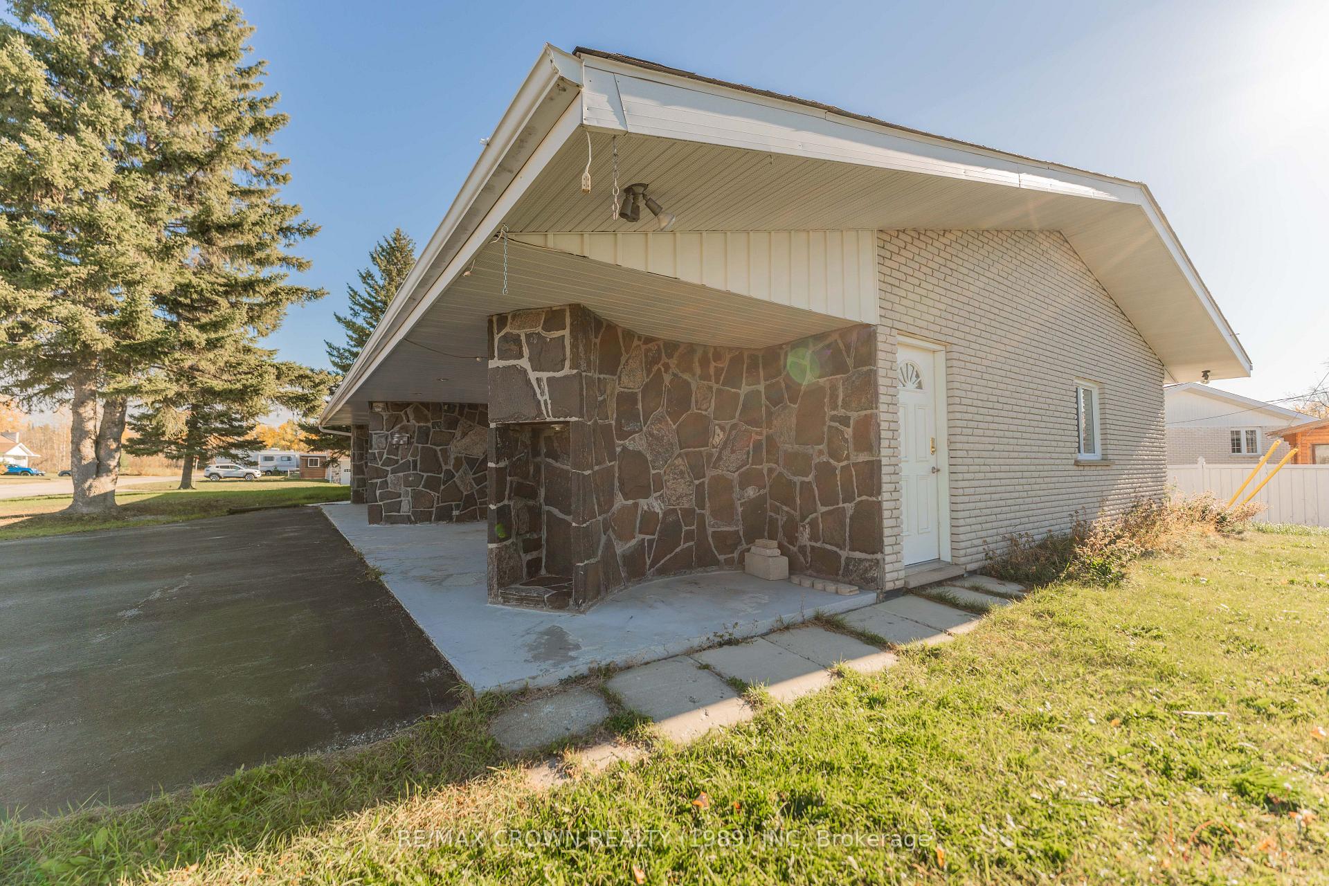 Photo 50 of 49 Hazel Street, Kapuskasing — HOMEH