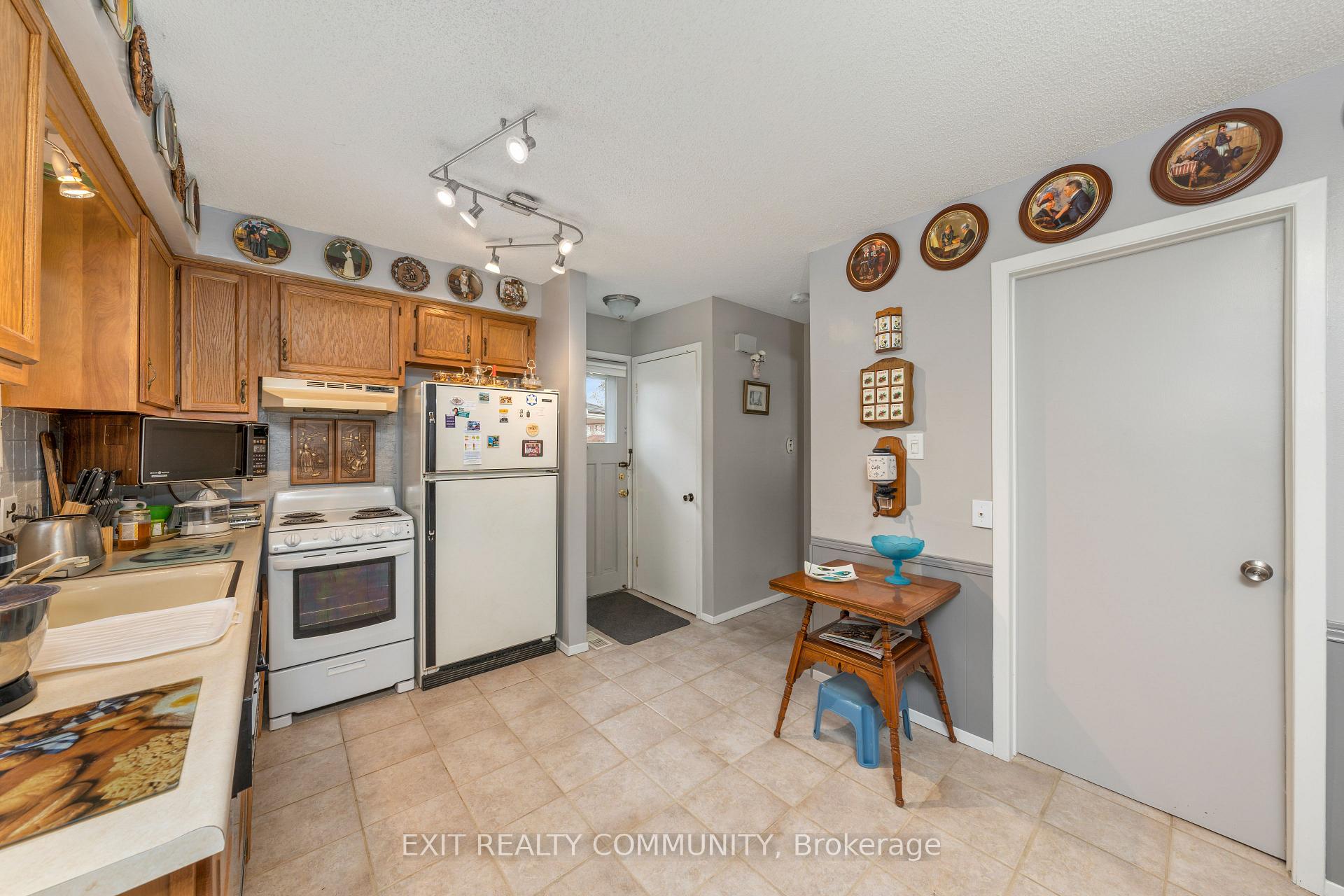 Photo 4 of 651 Roger Street, Sarnia — HOMEH