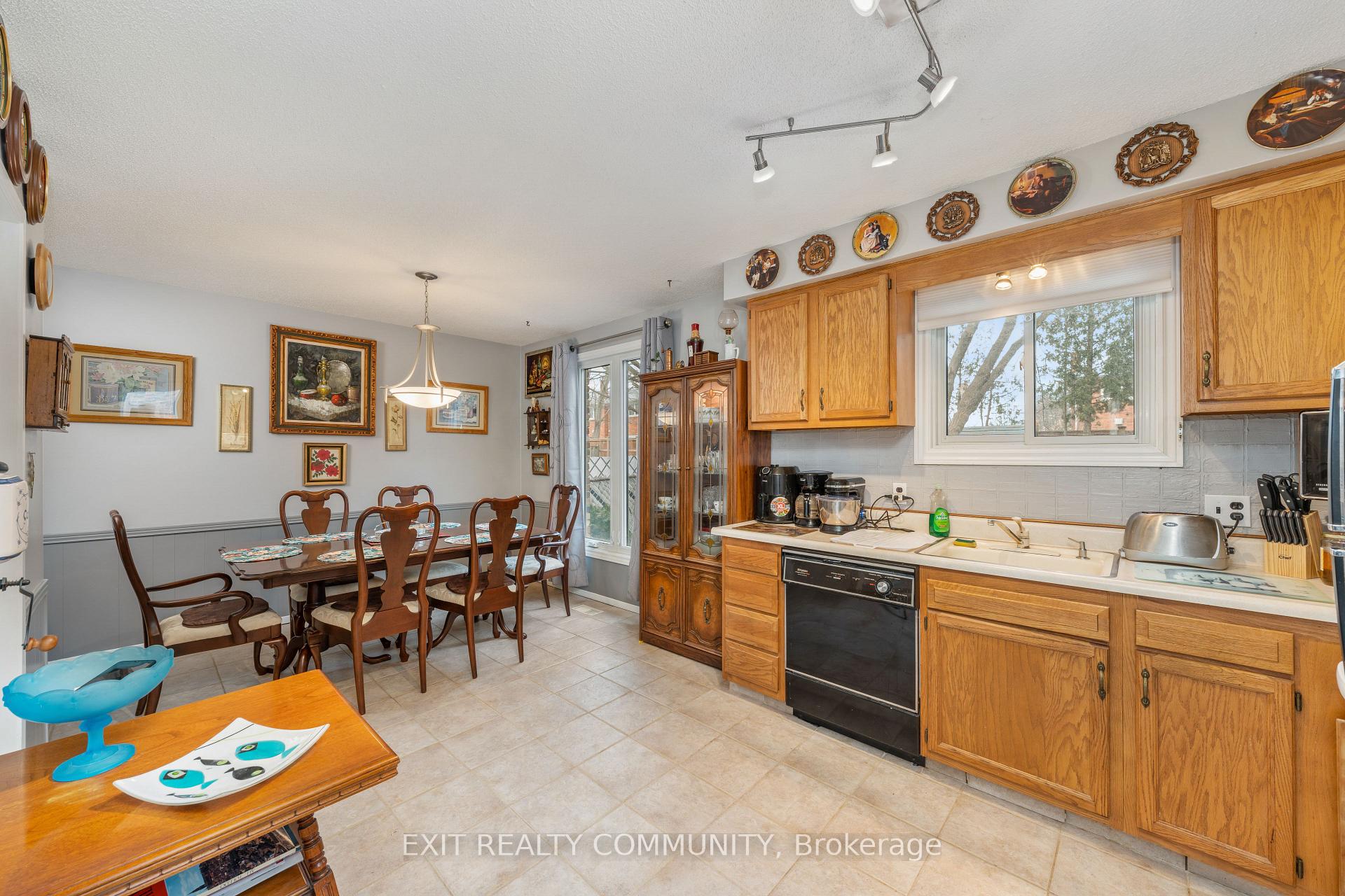 Photo 5 of 651 Roger Street, Sarnia — HOMEH