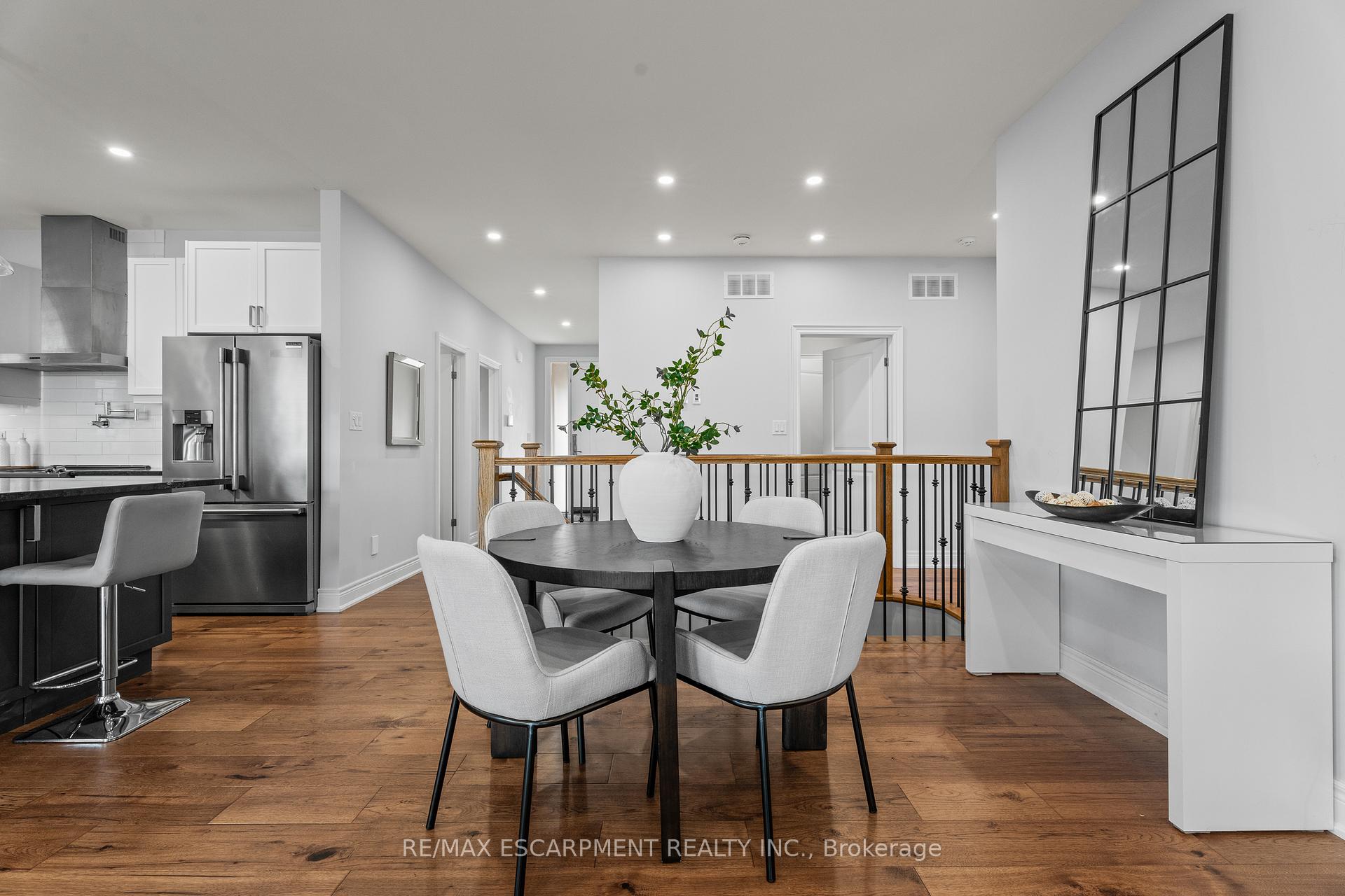 Photo 2 of 212 Viger Drive, Welland, Lincoln/Crowland — HOMEH