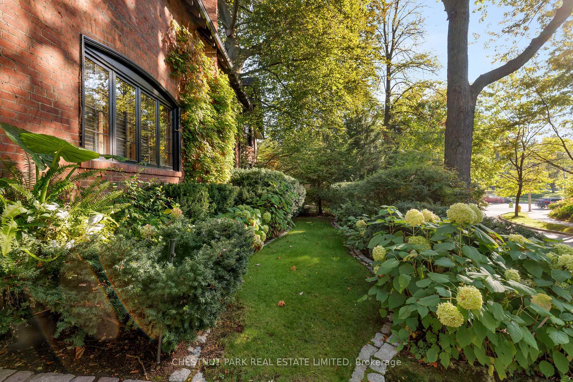 Photo 6 of 20 McKenzie Avenue, Toronto, Rosedale-Moore Park — HOMEH