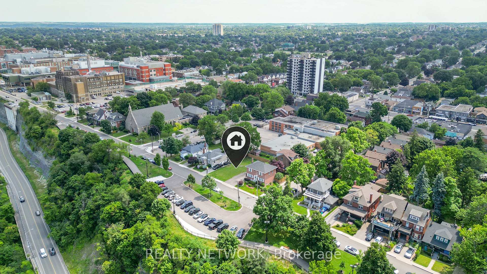 Photo 4 of 238 Mountain Park Avenue, Hamilton, Eastmount — HOMEH