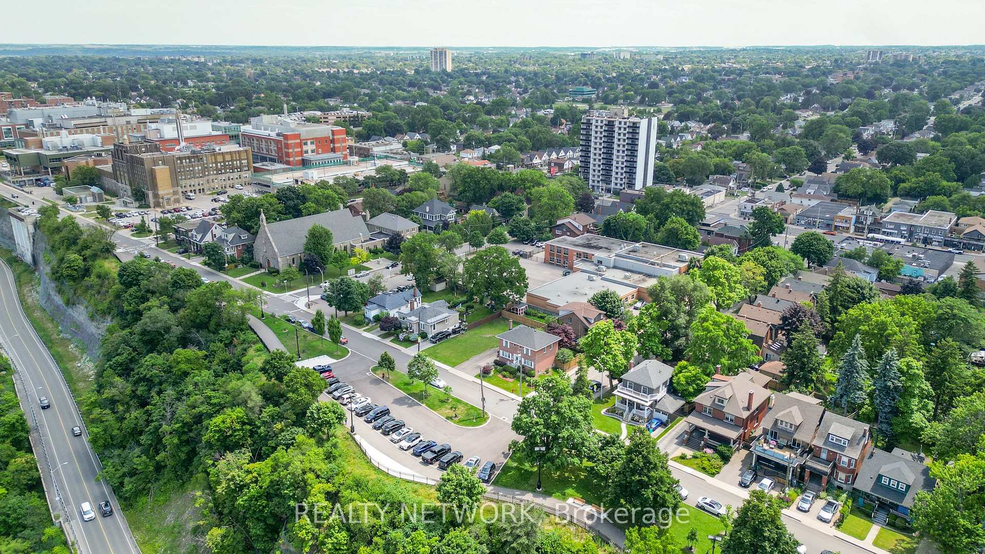 Photo 5 of 238 Mountain Park Avenue, Hamilton, Eastmount — HOMEH