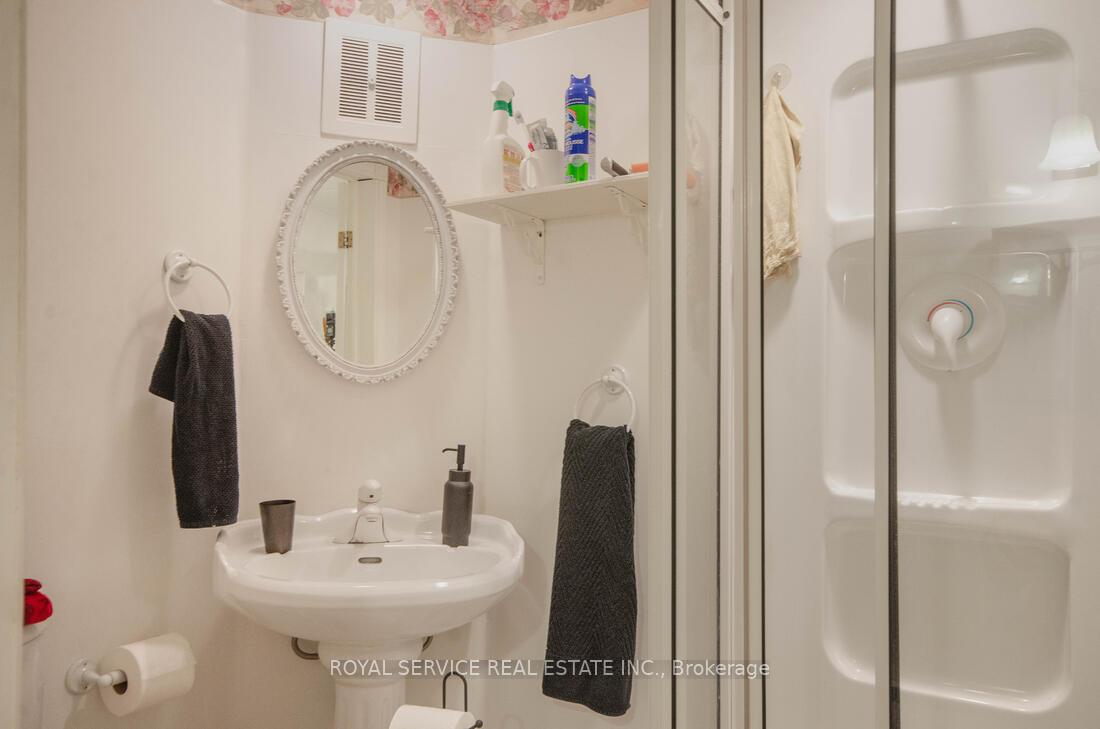 Photo 3 of 29 Cole Avenue, Clarington, Bowmanville — HOMEH