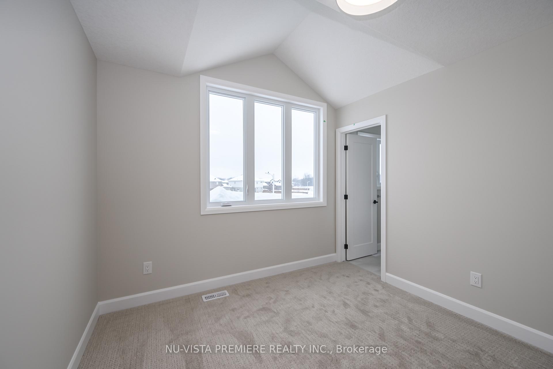 Photo 15 of 162 Watts Drive, Lucan Biddulph, Lucan — HOMEH