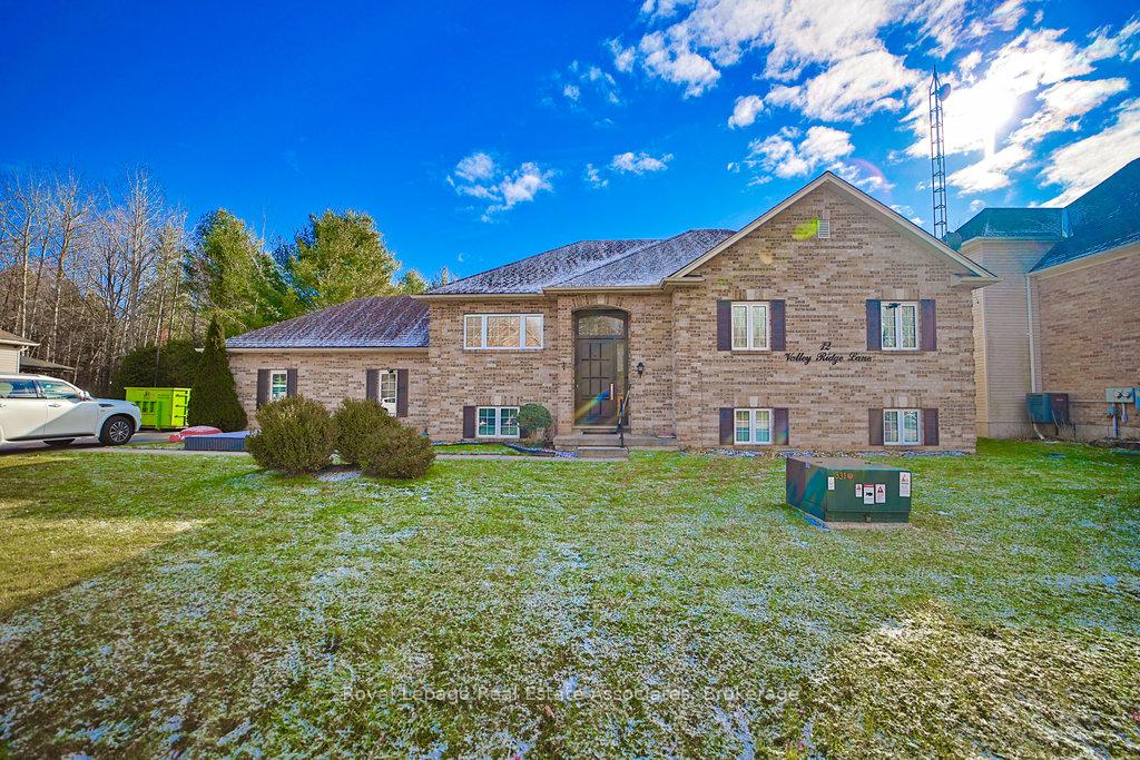 Photo 1 of 12 Valley Ridge Lane, Hamilton, Rural Flamborough — HOMEH