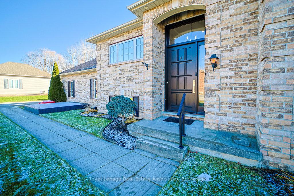 Photo 10 of 12 Valley Ridge Lane, Hamilton, Rural Flamborough — HOMEH