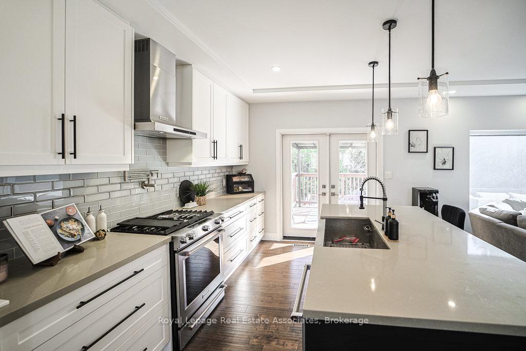 Photo 3 of 12 Valley Ridge Lane, Hamilton, Rural Flamborough — HOMEH