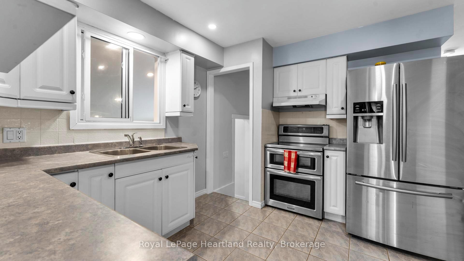 Photo 2 of 296 Walnut Street S, Goderich, Goderich (Town) — HOMEH