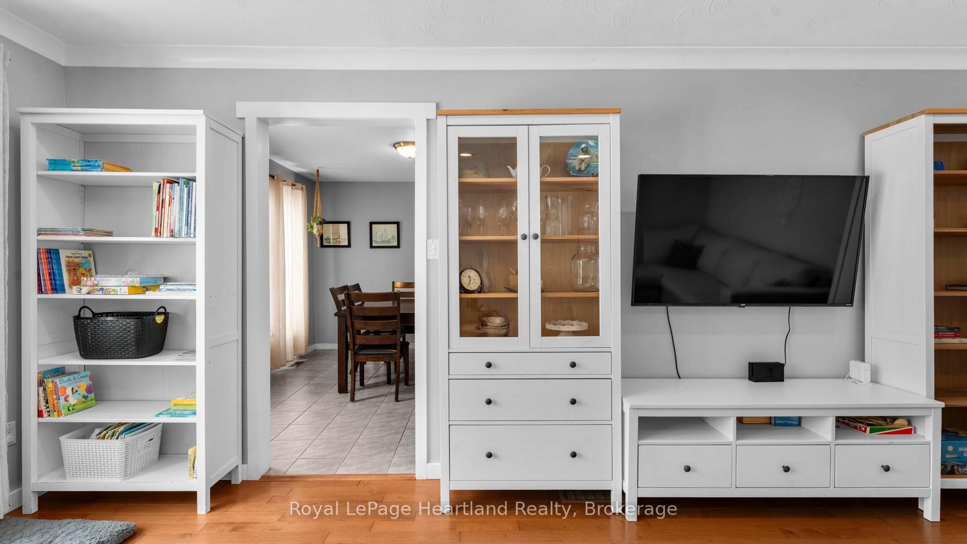 Photo 4 of 296 Walnut Street S, Goderich, Goderich (Town) — HOMEH