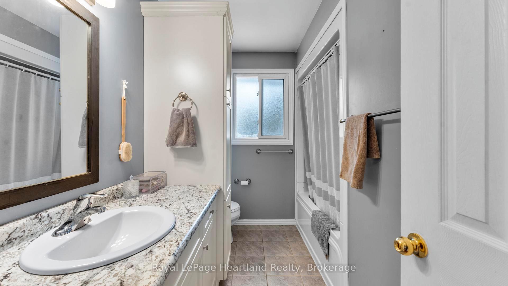 Photo 33 of 296 Walnut Street S, Goderich, Goderich (Town) — HOMEH