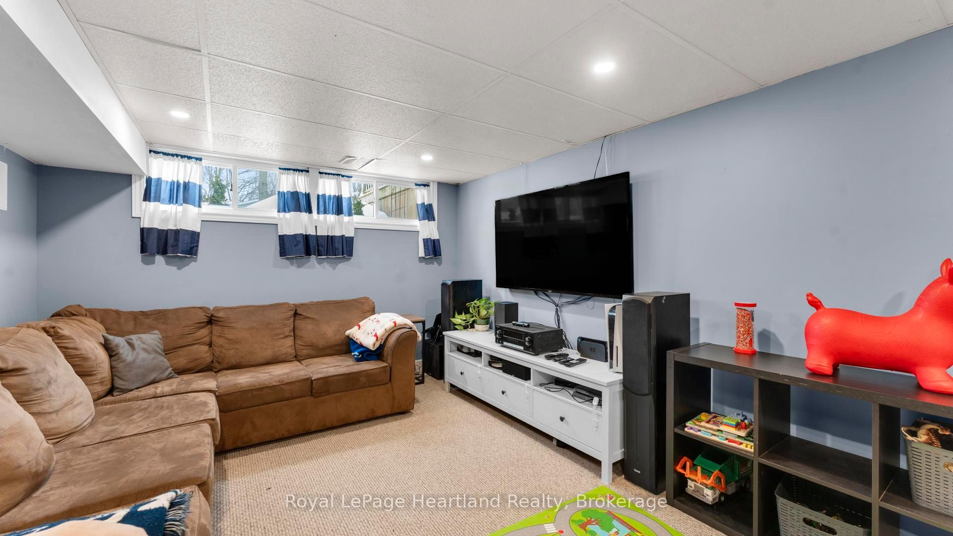 Photo 29 of 296 Walnut Street S, Goderich, Goderich (Town) — HOMEH