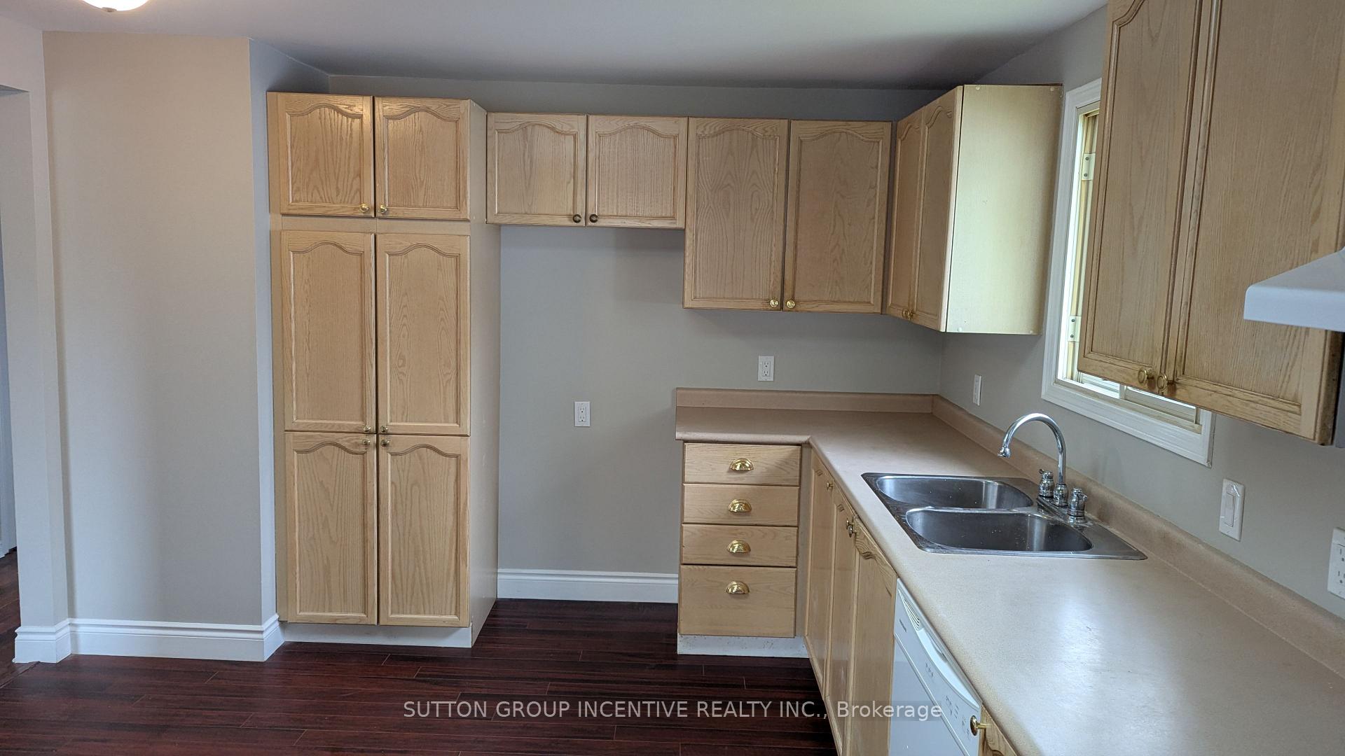 Photo 3 of 49 Royal Oak Drive, Innisfil, Cookstown — HOMEH