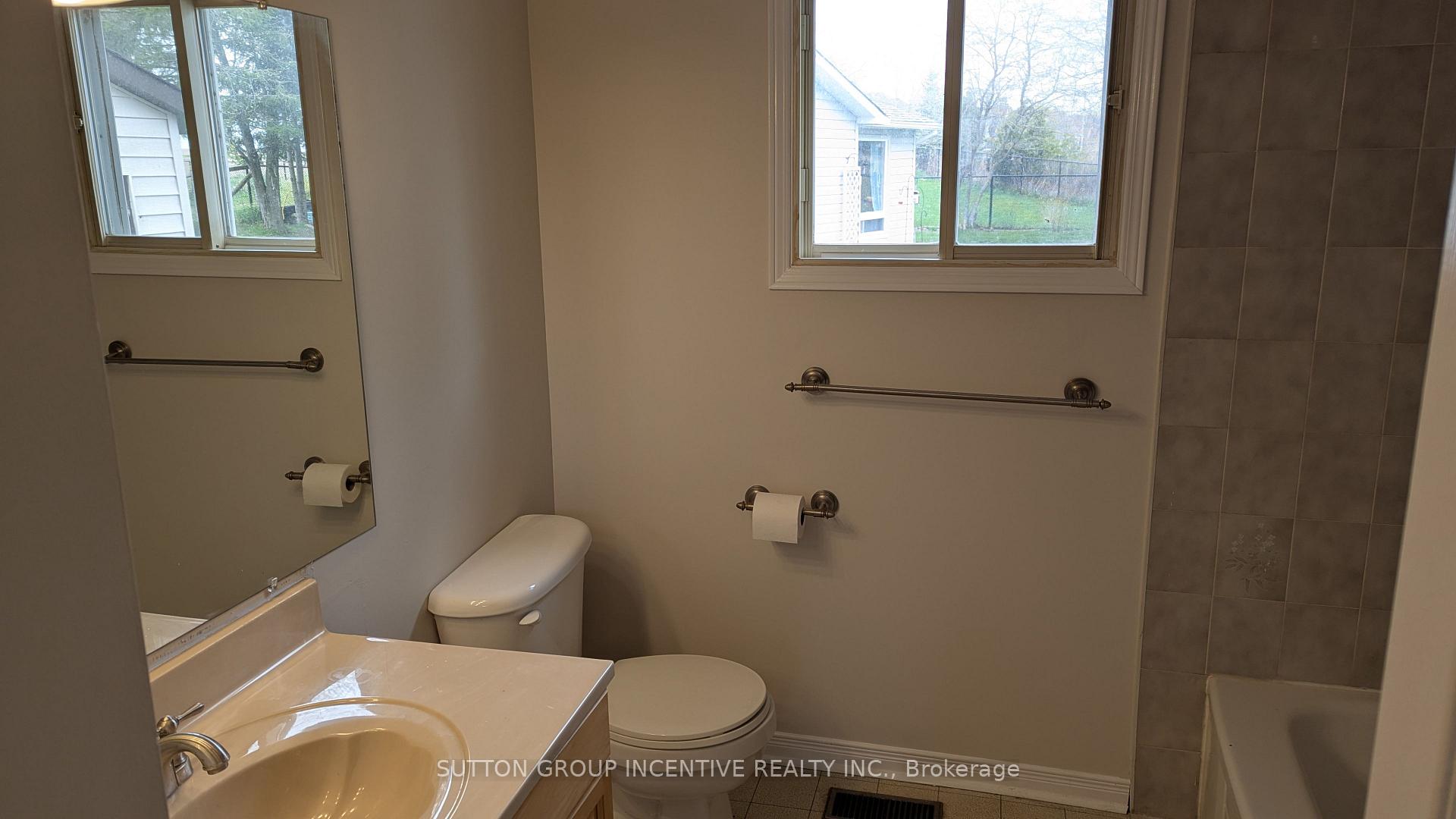 Photo 7 of 49 Royal Oak Drive, Innisfil, Cookstown — HOMEH
