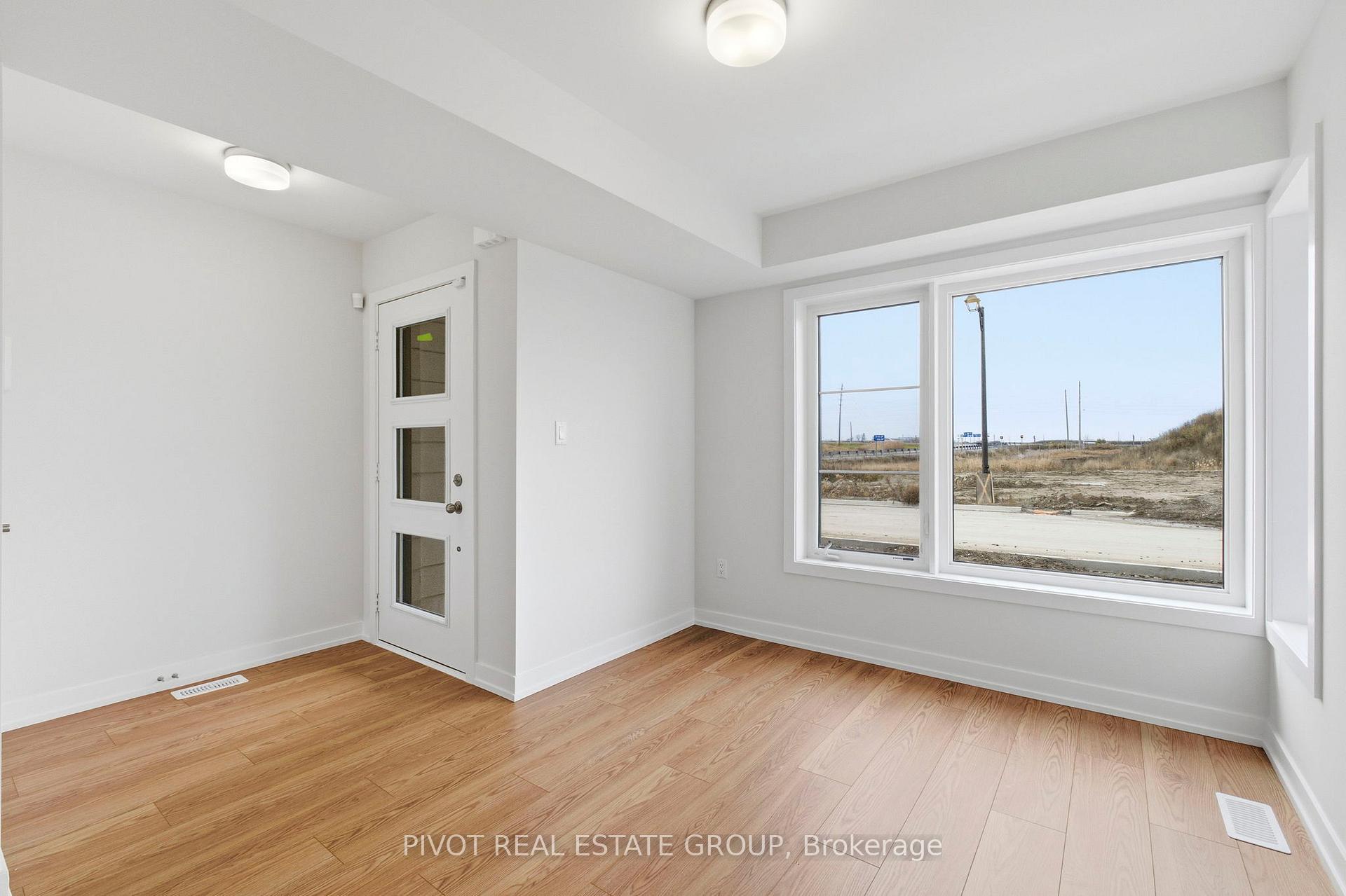 Photo 2 of 26 Pluto Way, Whitby, Brooklin — HOMEH