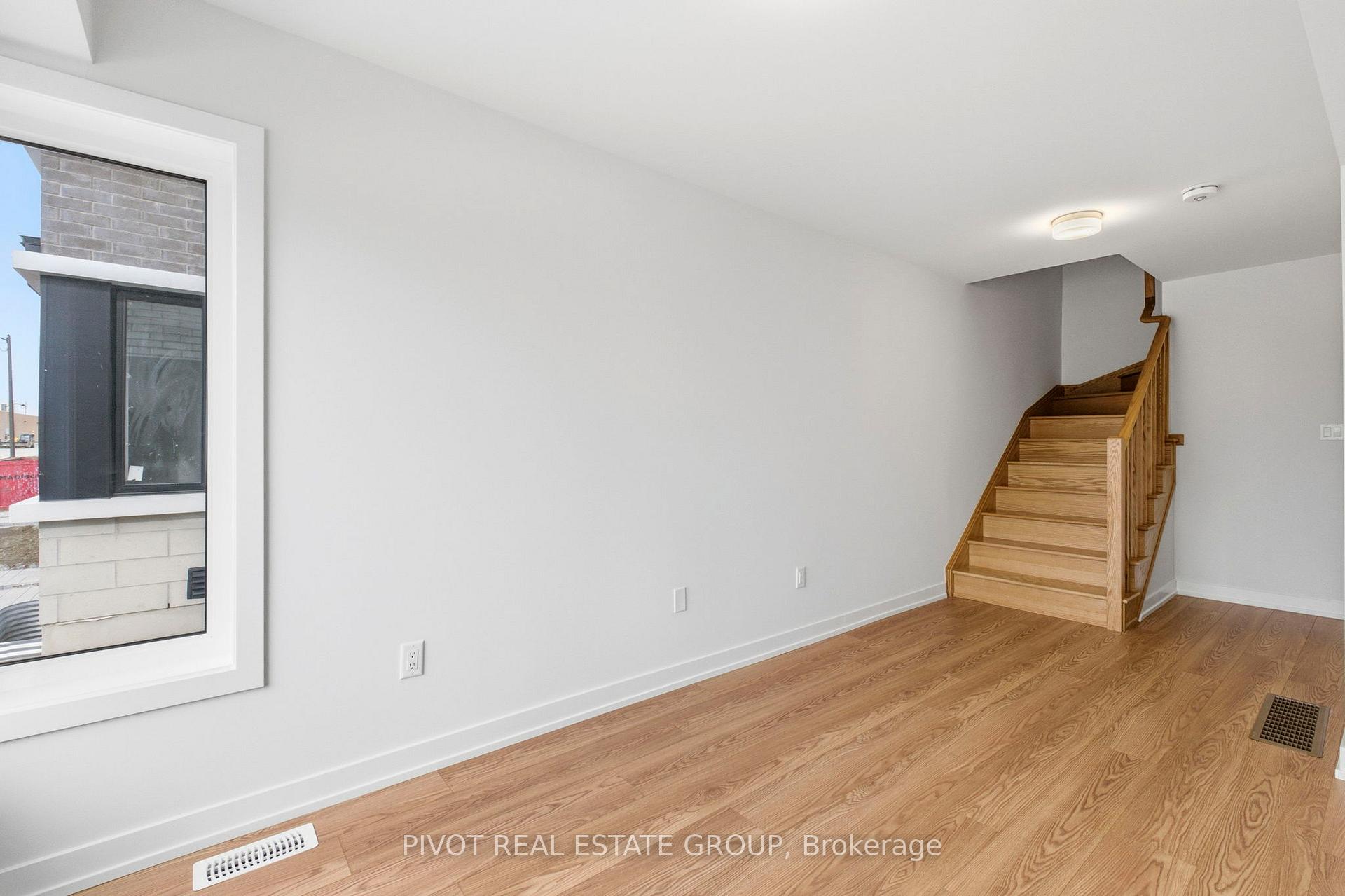 Photo 13 of 26 Pluto Way, Whitby, Brooklin — HOMEH