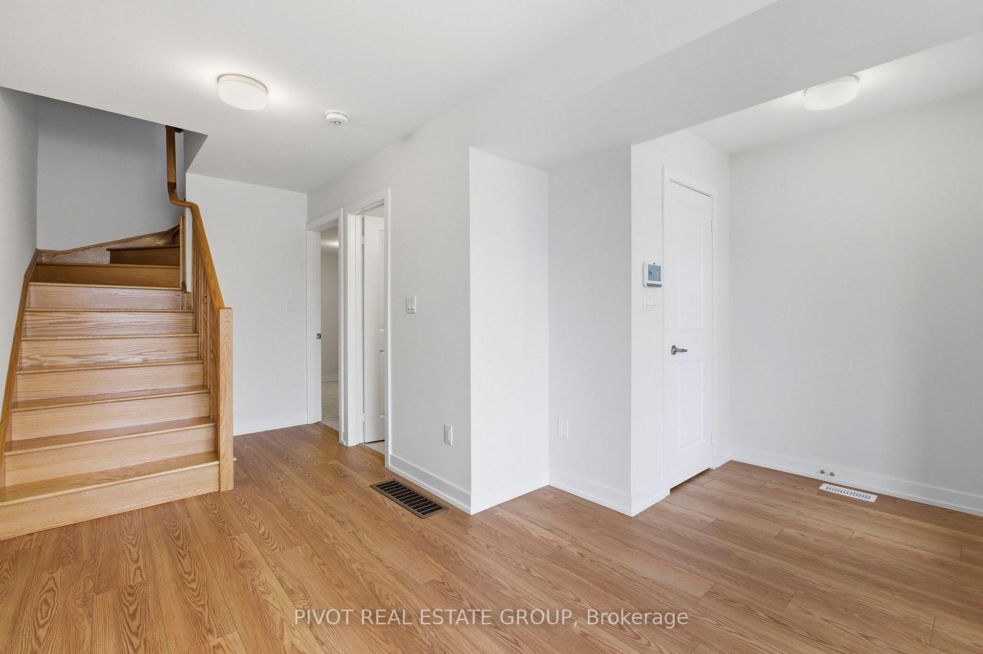 Photo 36 of 26 Pluto Way, Whitby, Brooklin — HOMEH