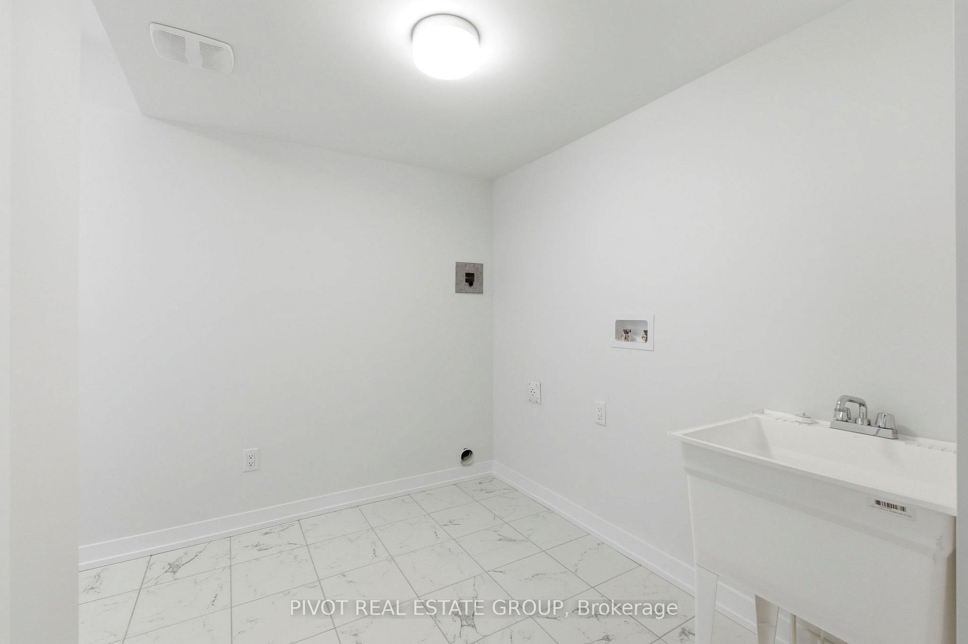 Photo 7 of 26 Pluto Way, Whitby, Brooklin — HOMEH