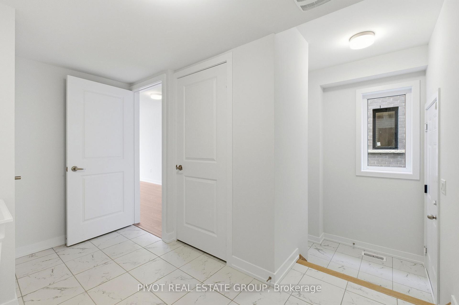 Photo 8 of 26 Pluto Way, Whitby, Brooklin — HOMEH