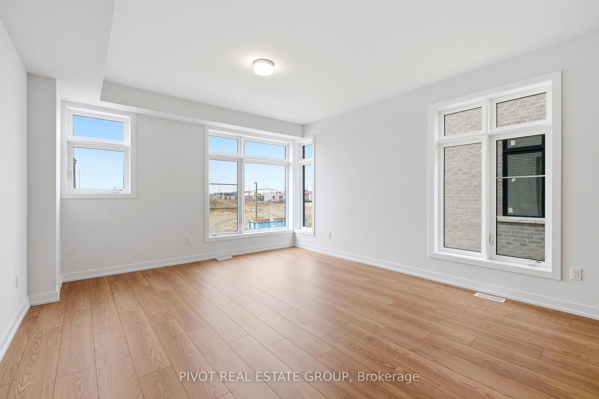 Photo 9 of 26 Pluto Way, Whitby, Brooklin — HOMEH