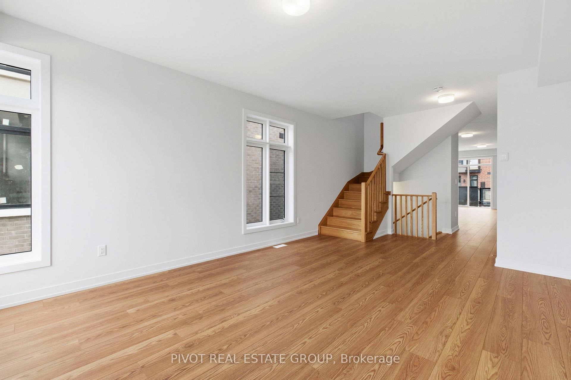 Photo 20 of 26 Pluto Way, Whitby, Brooklin — HOMEH