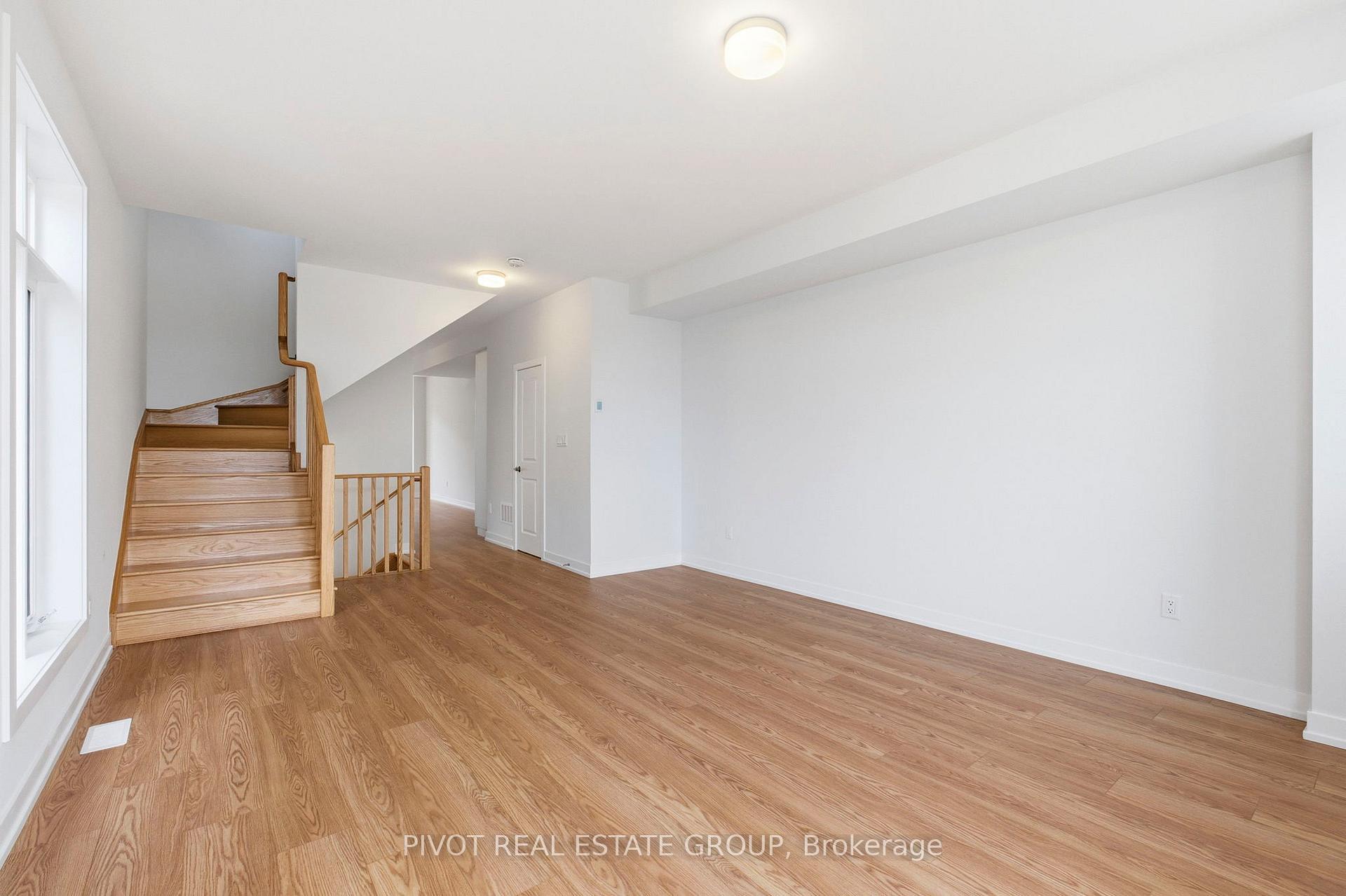 Photo 23 of 26 Pluto Way, Whitby, Brooklin — HOMEH