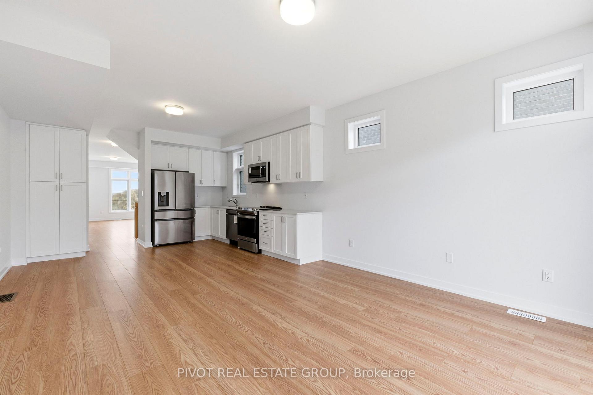 Photo 4 of 26 Pluto Way, Whitby, Brooklin — HOMEH