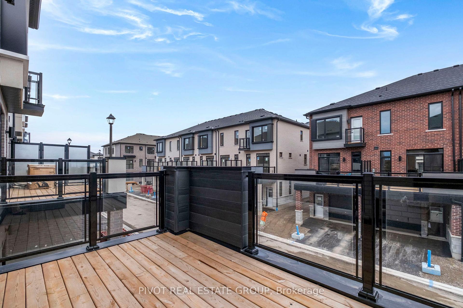 Photo 35 of 26 Pluto Way, Whitby, Brooklin — HOMEH