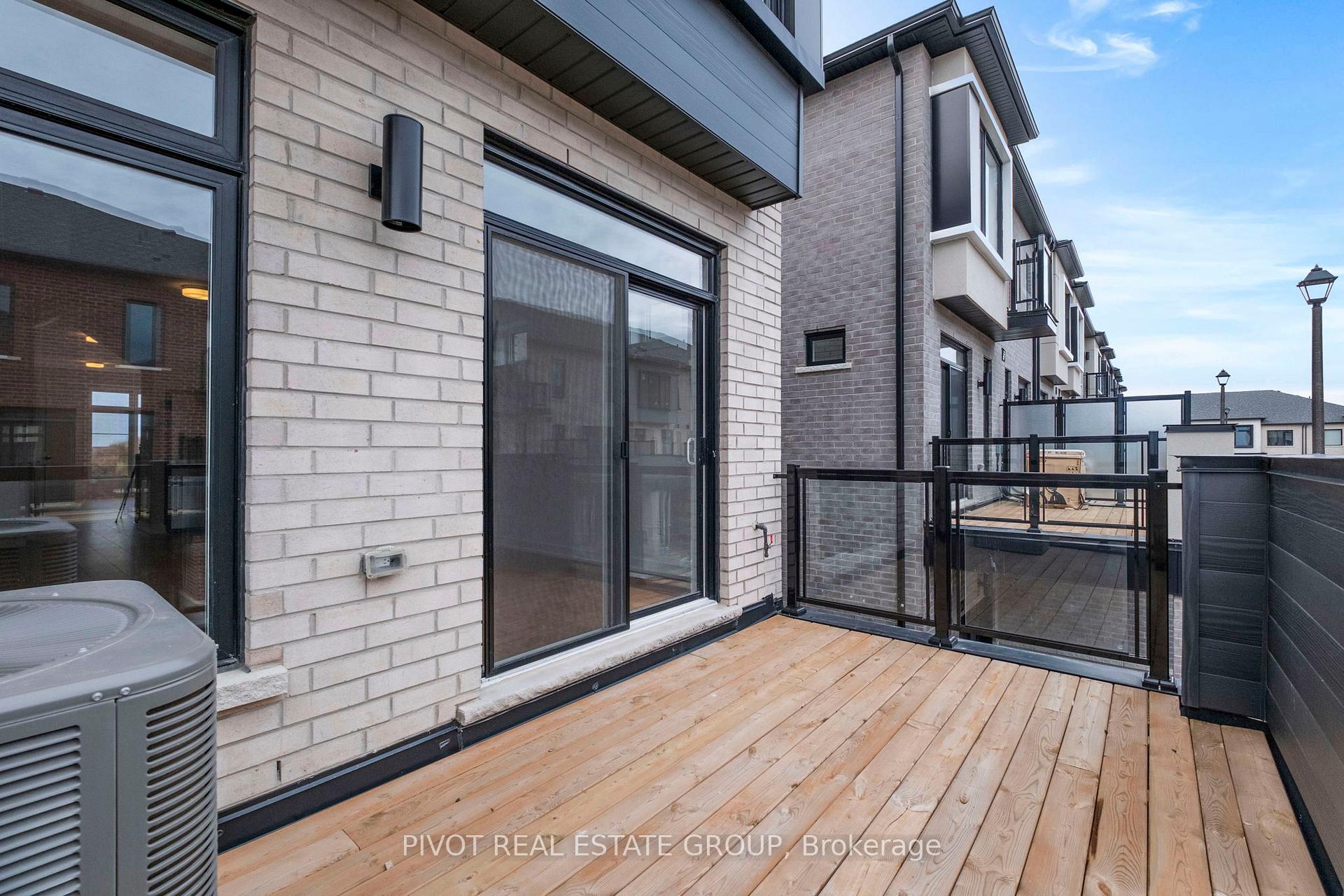 Photo 27 of 26 Pluto Way, Whitby, Brooklin — HOMEH