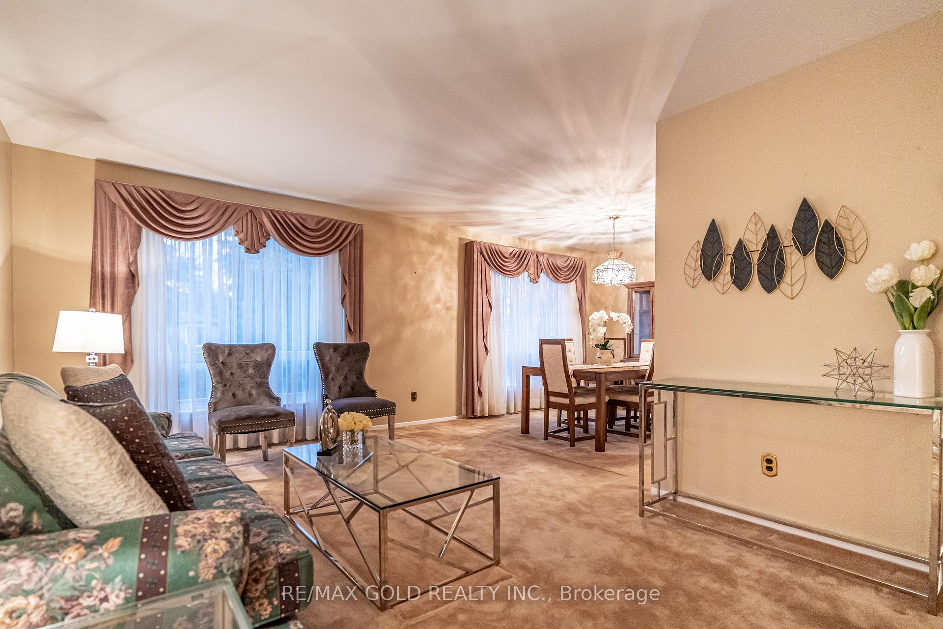 Photo 29 of 45 Belmont Drive, Brampton, Avondale — HOMEH