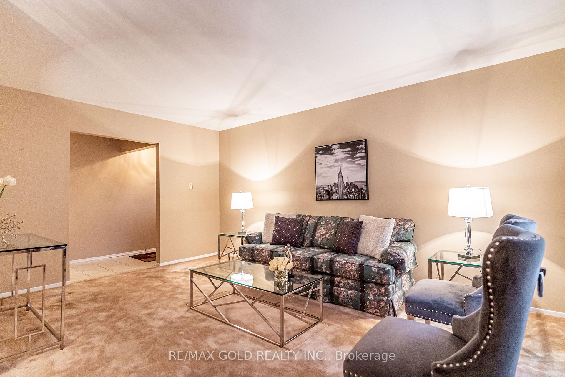 Photo 9 of 45 Belmont Drive, Brampton, Avondale — HOMEH