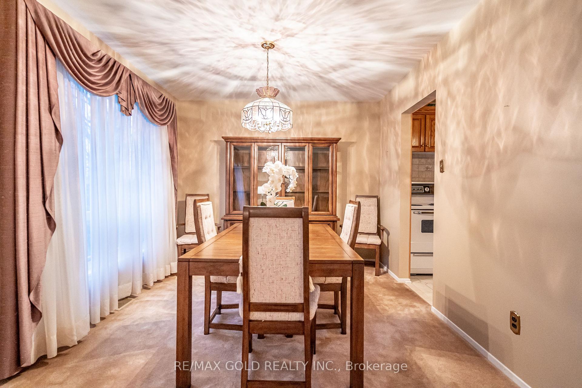 Photo 25 of 45 Belmont Drive, Brampton, Avondale — HOMEH