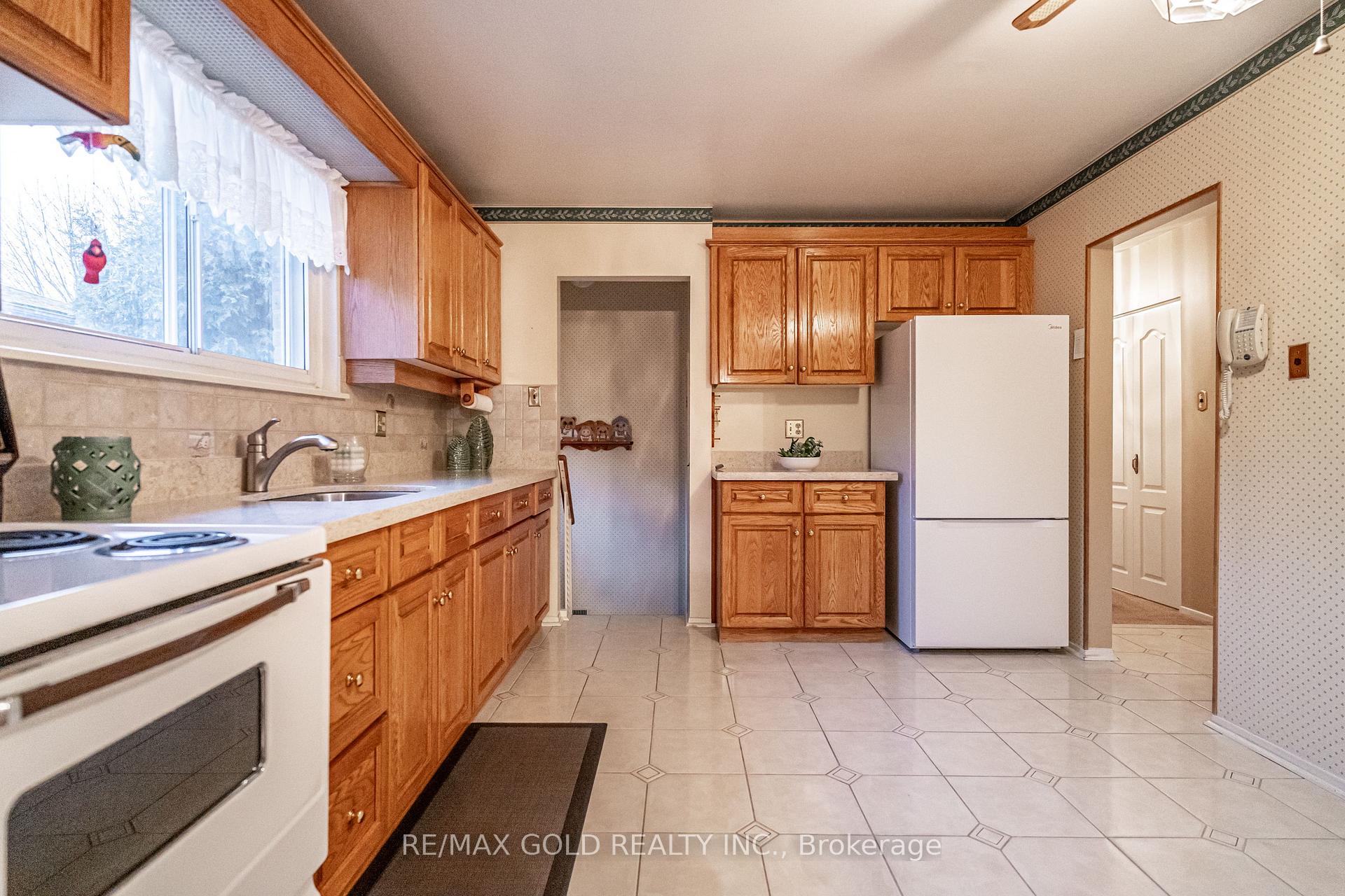 Photo 37 of 45 Belmont Drive, Brampton, Avondale — HOMEH