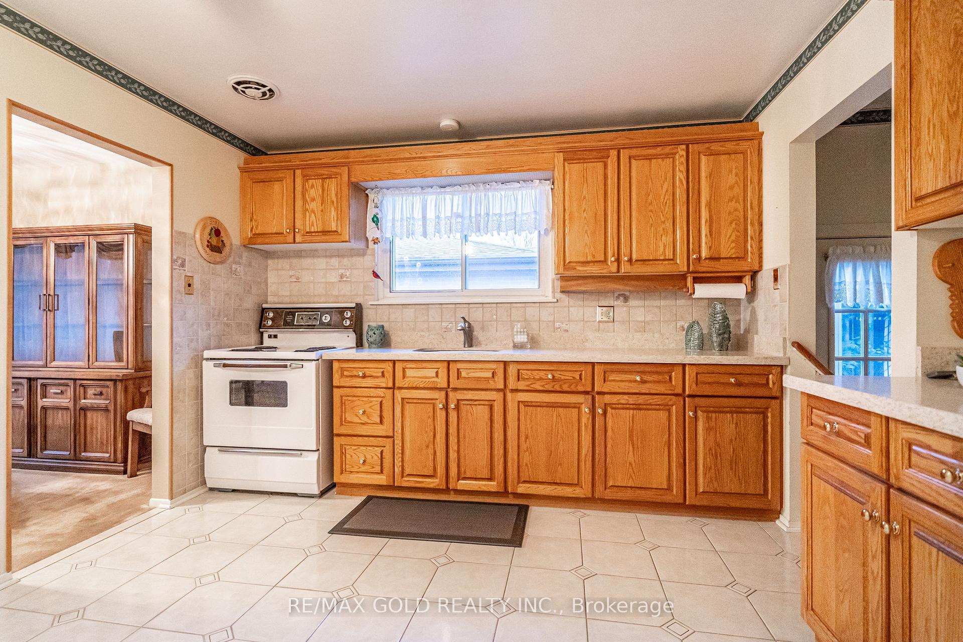 Photo 14 of 45 Belmont Drive, Brampton, Avondale — HOMEH