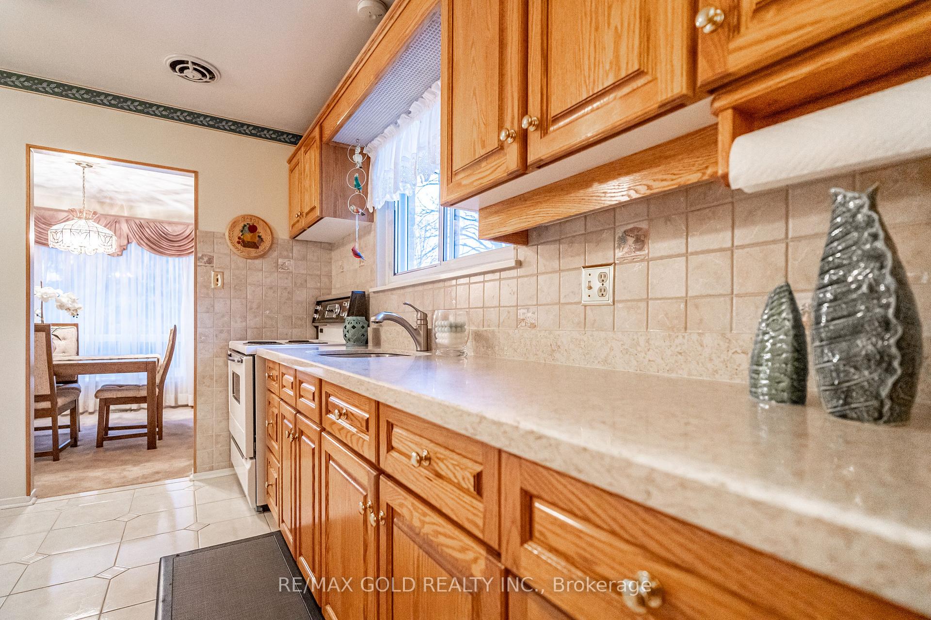 Photo 11 of 45 Belmont Drive, Brampton, Avondale — HOMEH