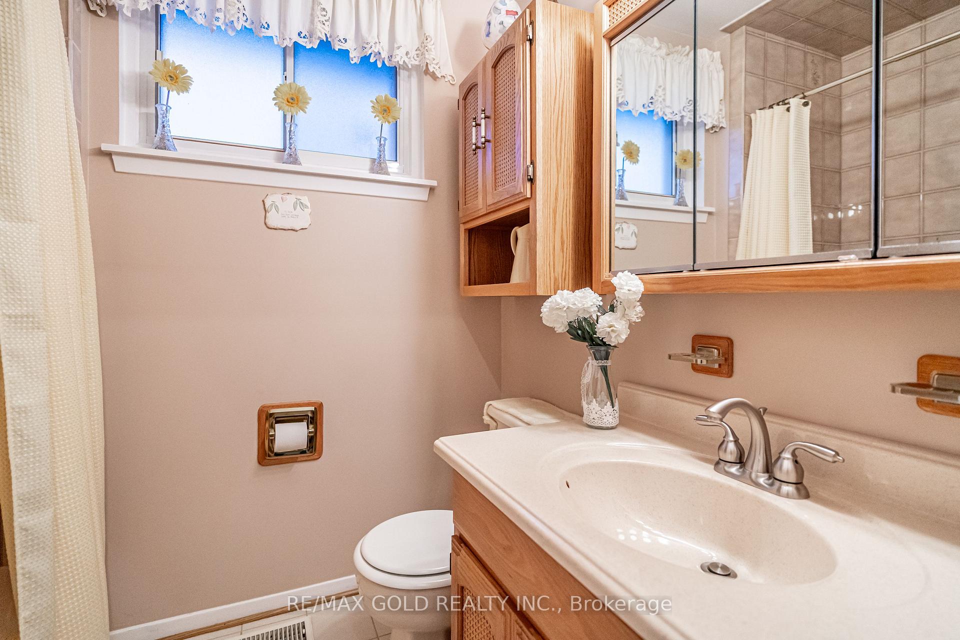 Photo 19 of 45 Belmont Drive, Brampton, Avondale — HOMEH