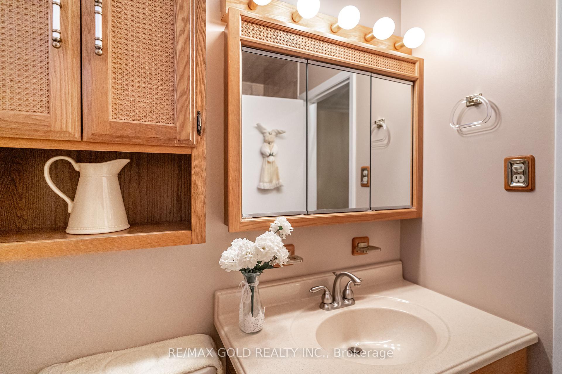 Photo 21 of 45 Belmont Drive, Brampton, Avondale — HOMEH