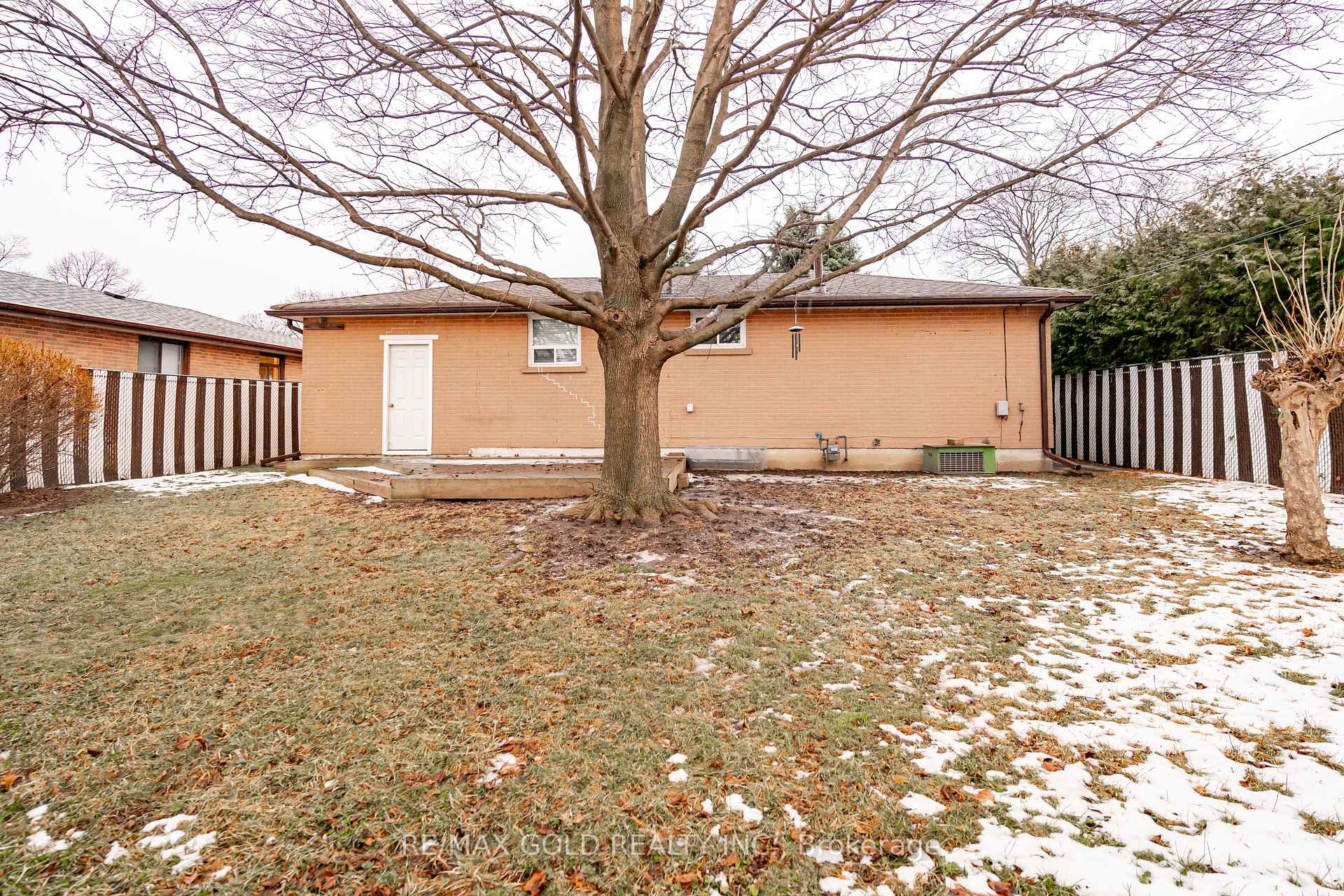 Photo 23 of 45 Belmont Drive, Brampton, Avondale — HOMEH