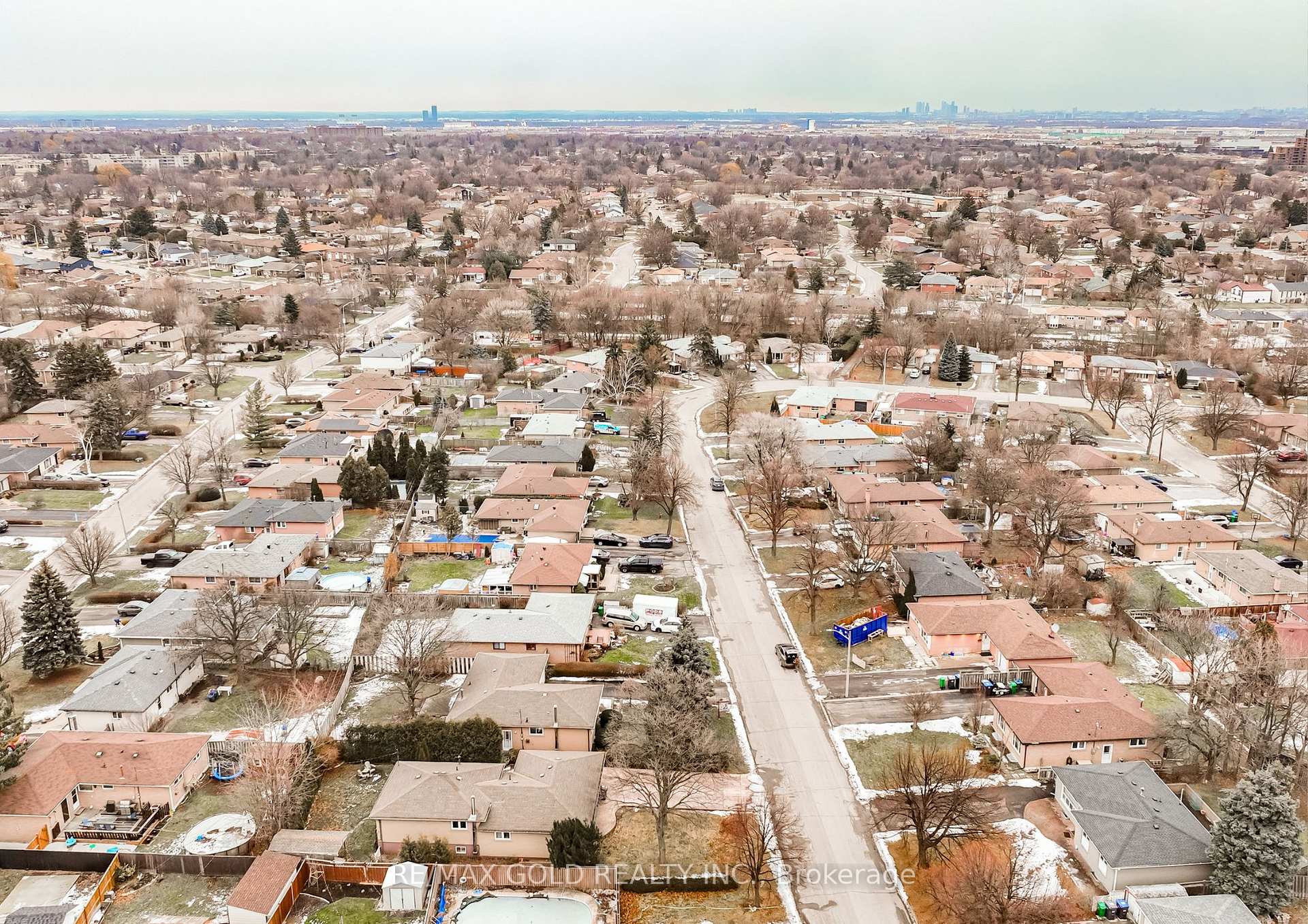 Photo 24 of 45 Belmont Drive, Brampton, Avondale — HOMEH