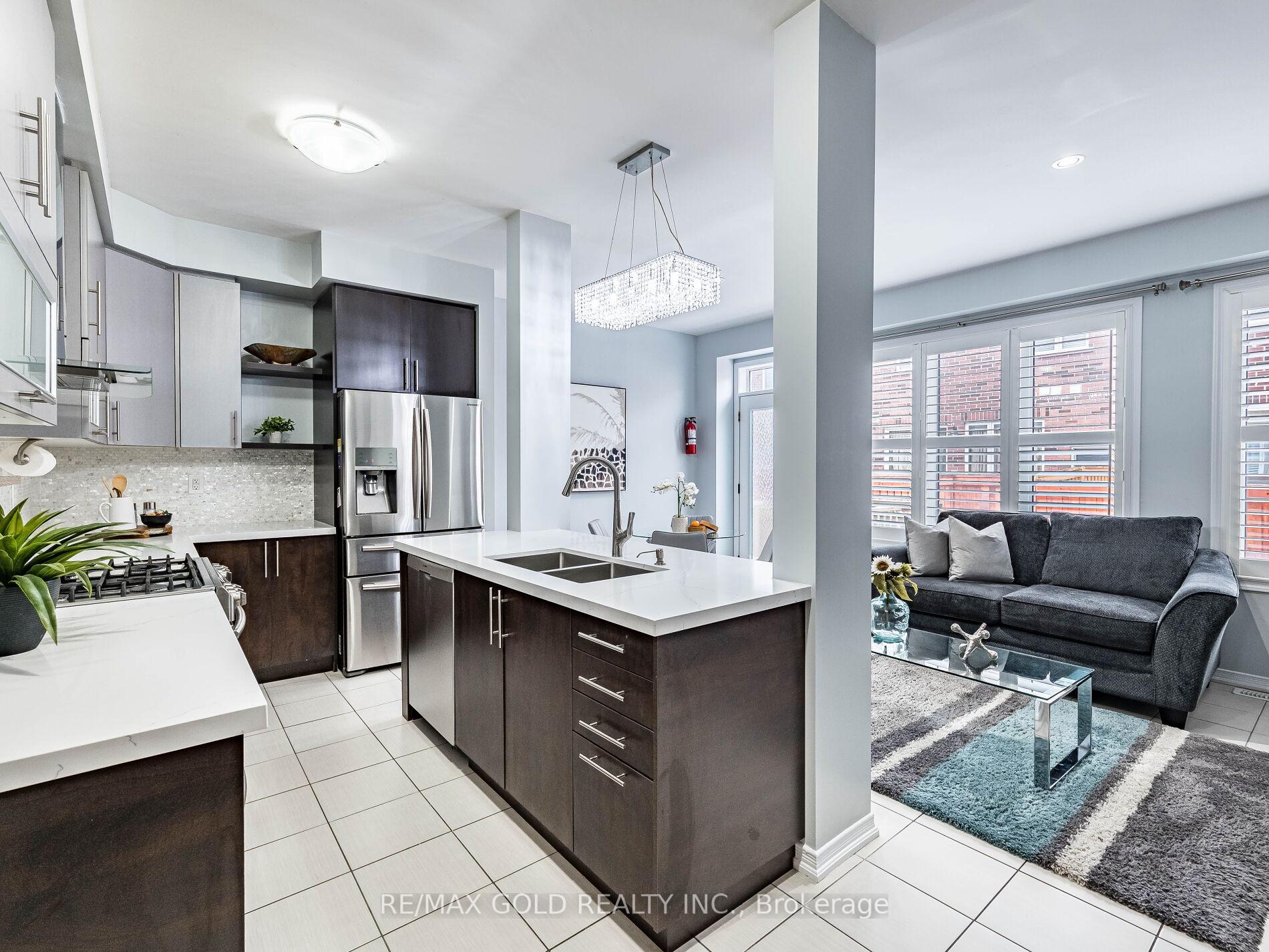 Photo 4 of 28 Banas Way, Brampton, Northwest Brampton — HOMEH