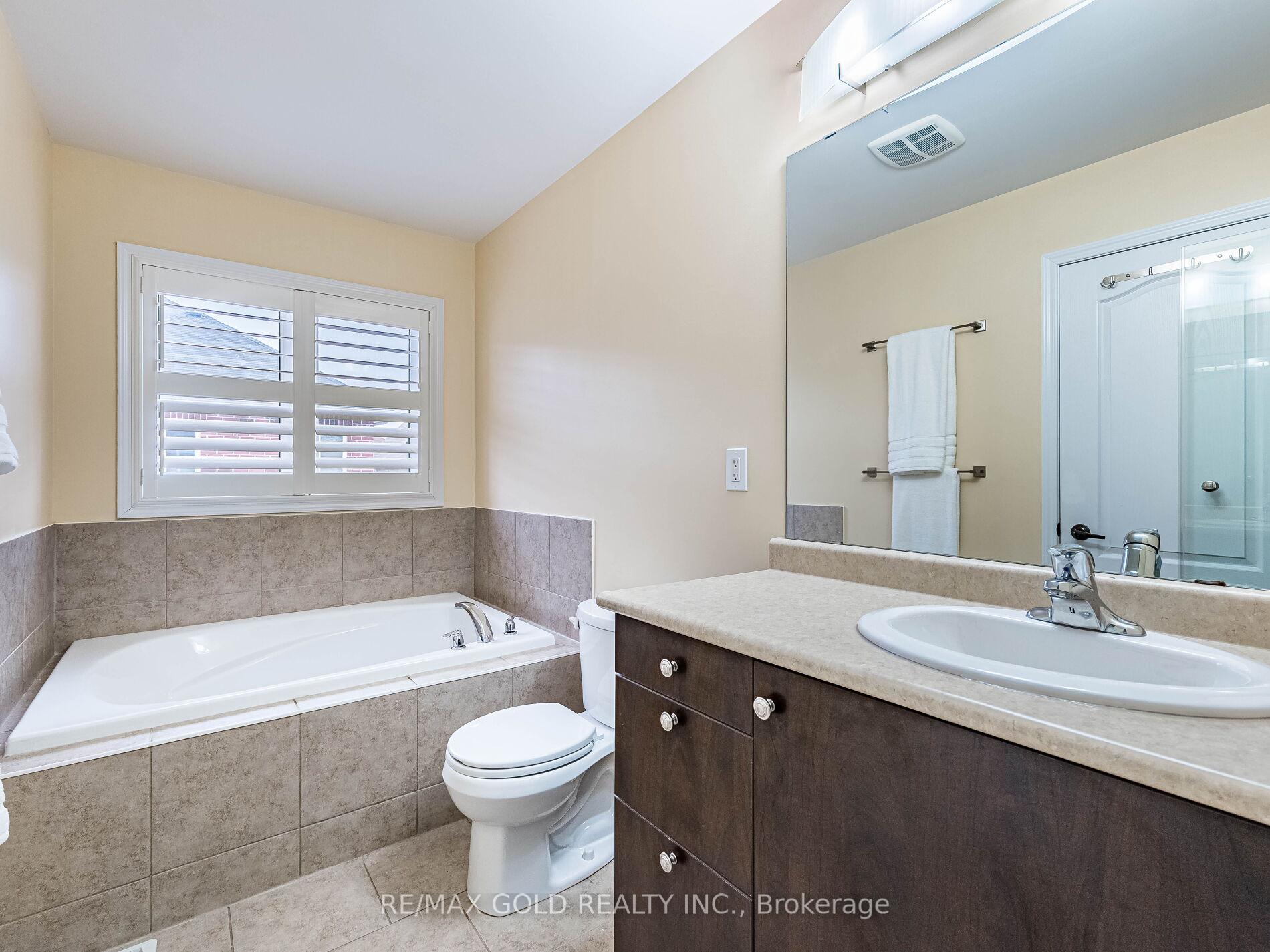 Photo 17 of 28 Banas Way, Brampton, Northwest Brampton — HOMEH